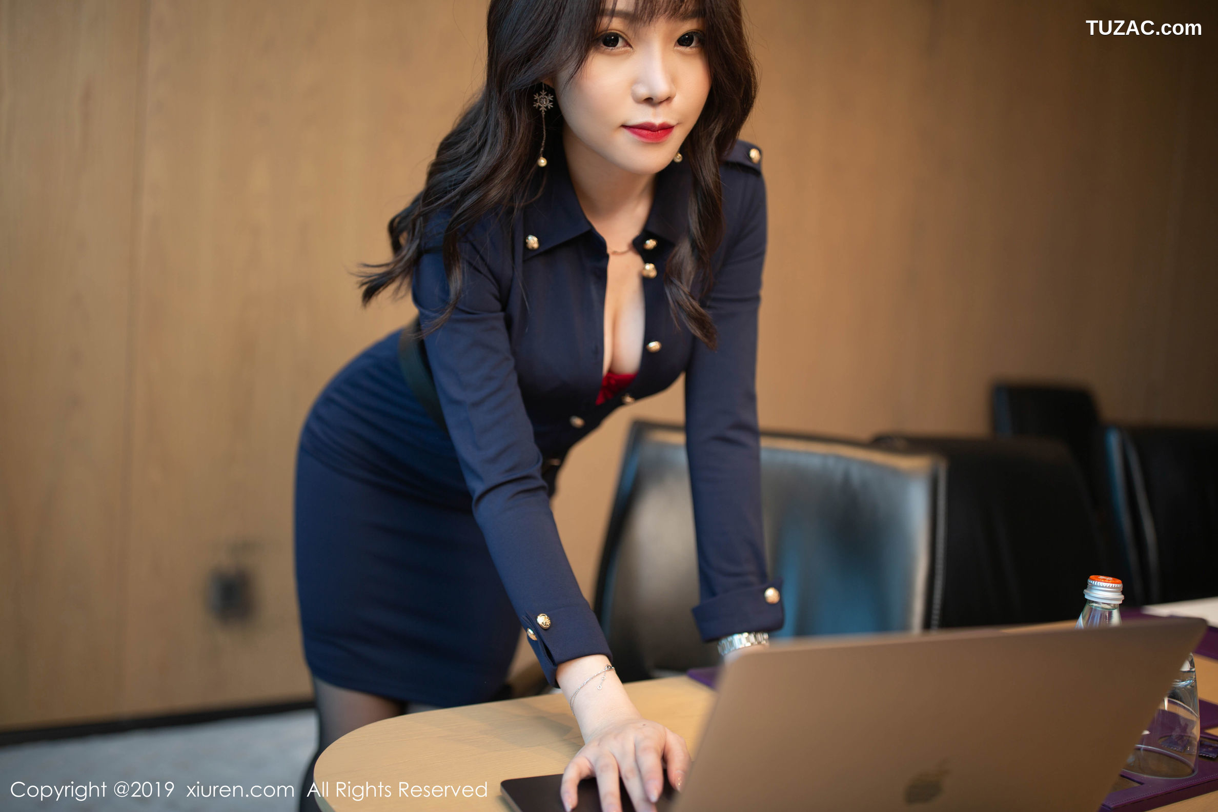 XiuRen秀人网-1839-芝芝-《娇艳动人的女秘书》-2019.12.10