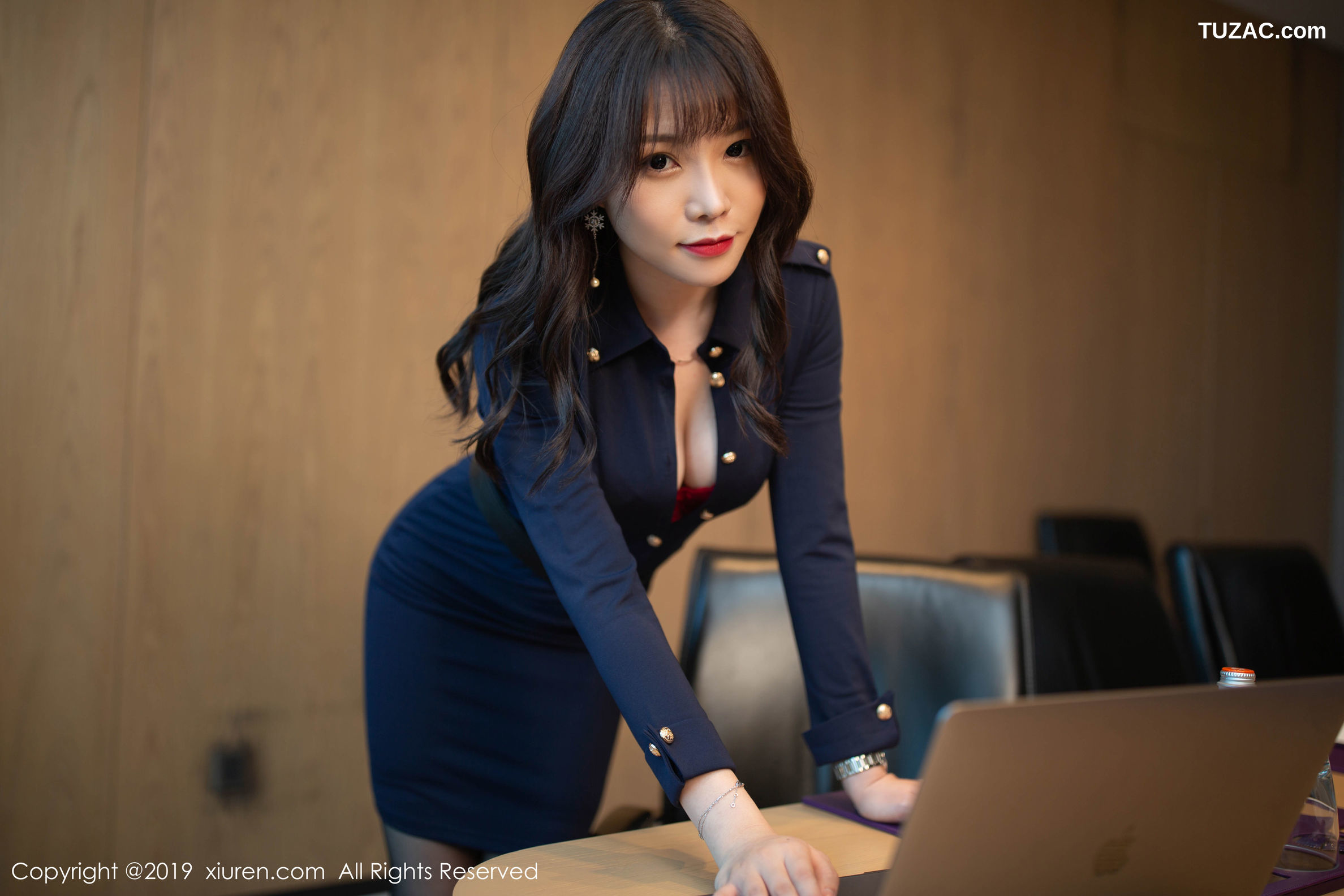 XiuRen秀人网-1839-芝芝-《娇艳动人的女秘书》-2019.12.10