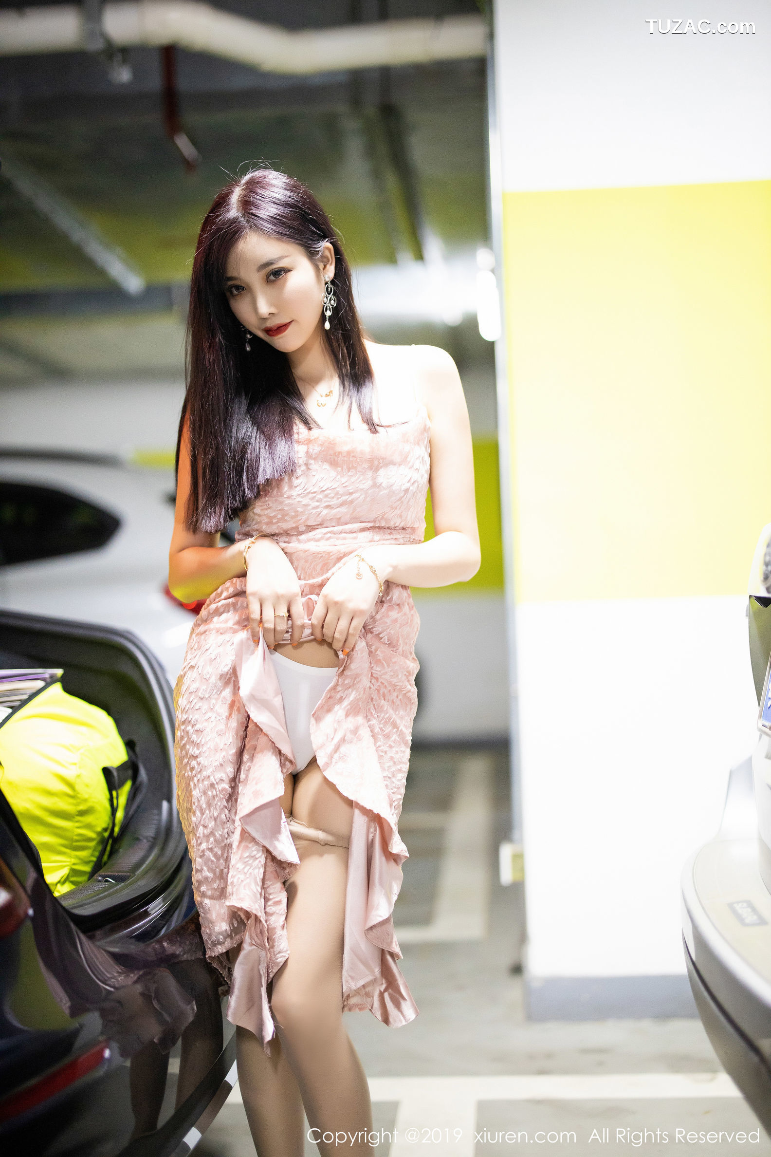 XiuRen秀人网-1857-杨晨晨-《丝袜美腿翘臀诱惑》-2019.12.17