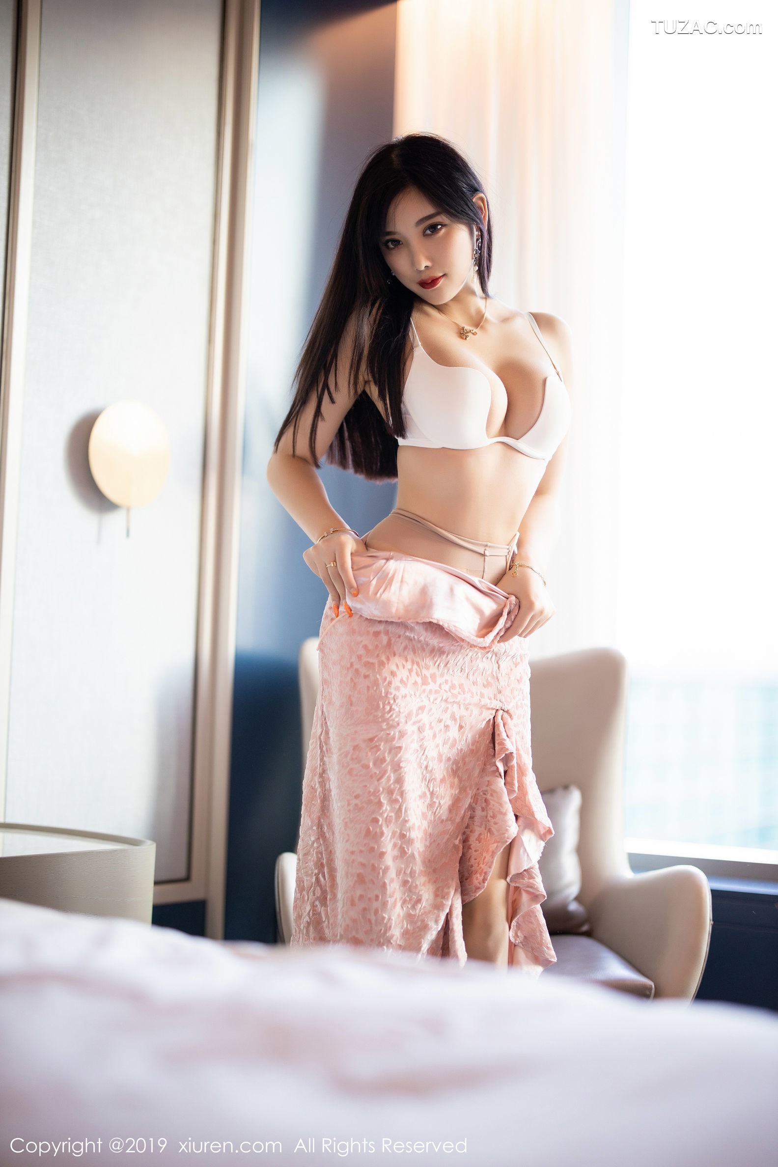 XiuRen秀人网-1857-杨晨晨-《丝袜美腿翘臀诱惑》-2019.12.17