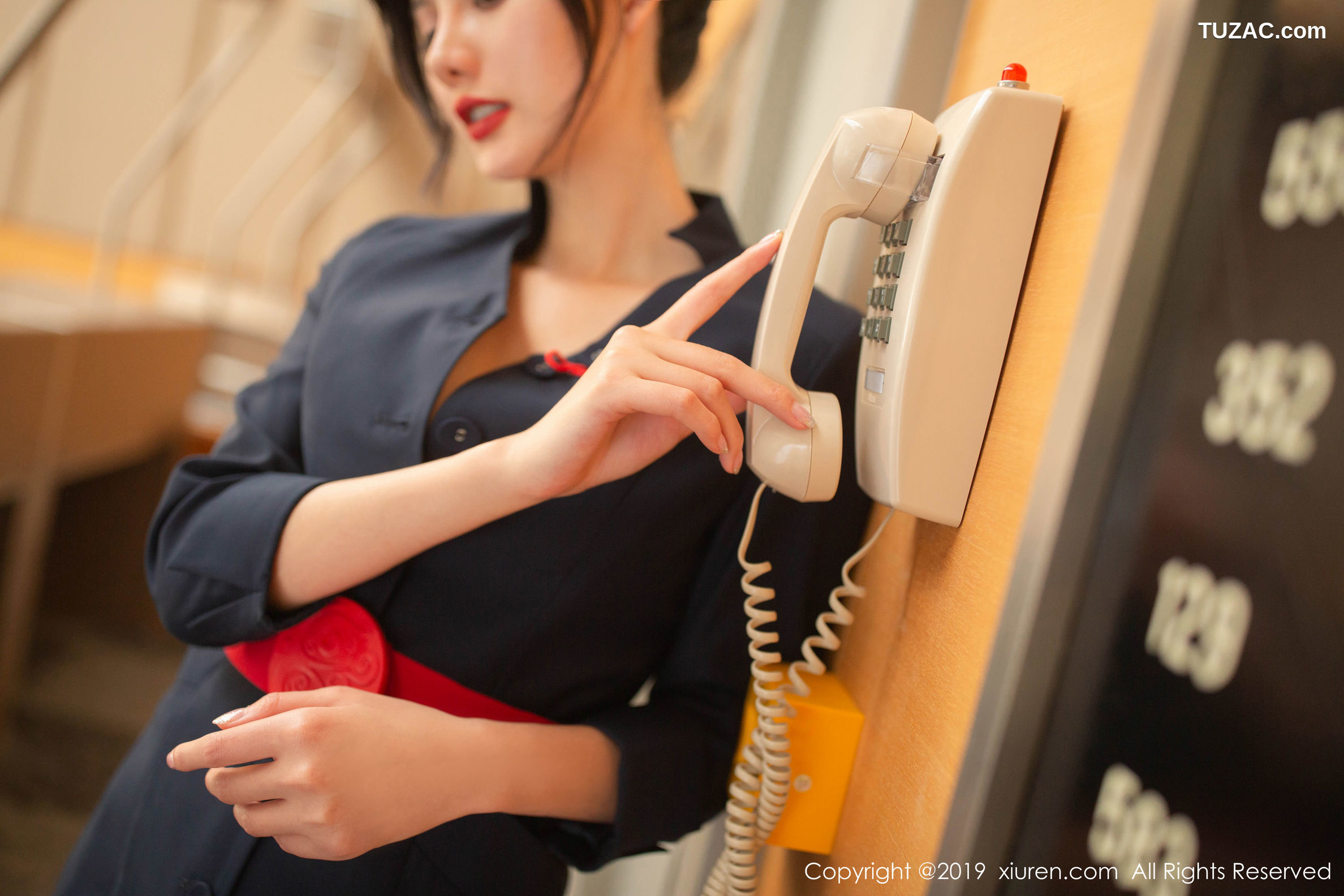 XiuRen秀人网-1881-就是阿朱啊-《机厅地勤主题》-2019.12.25