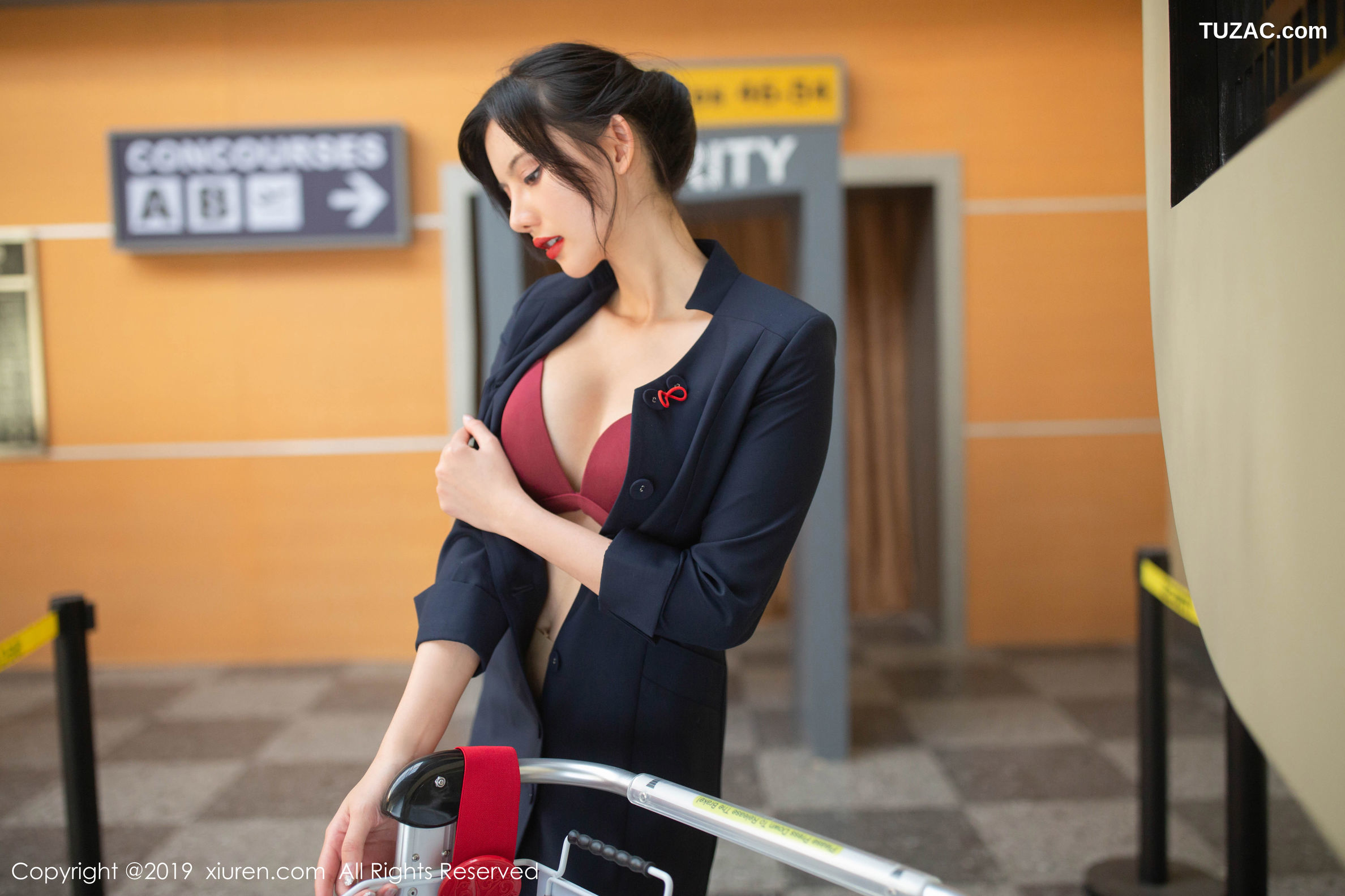 XiuRen秀人网-1881-就是阿朱啊-《机厅地勤主题》-2019.12.25