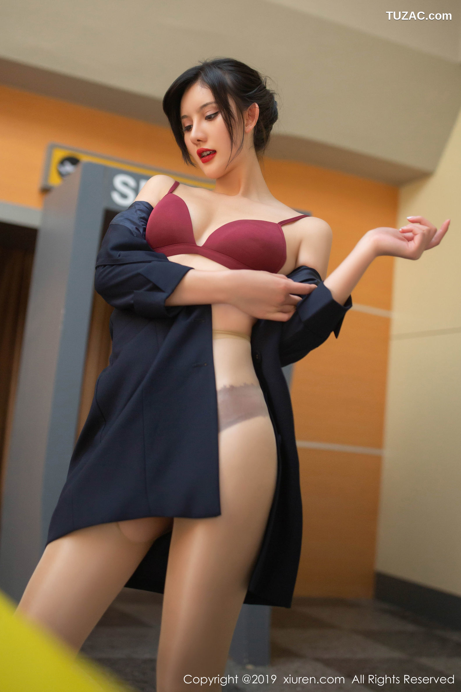 XiuRen秀人网-1881-就是阿朱啊-《机厅地勤主题》-2019.12.25