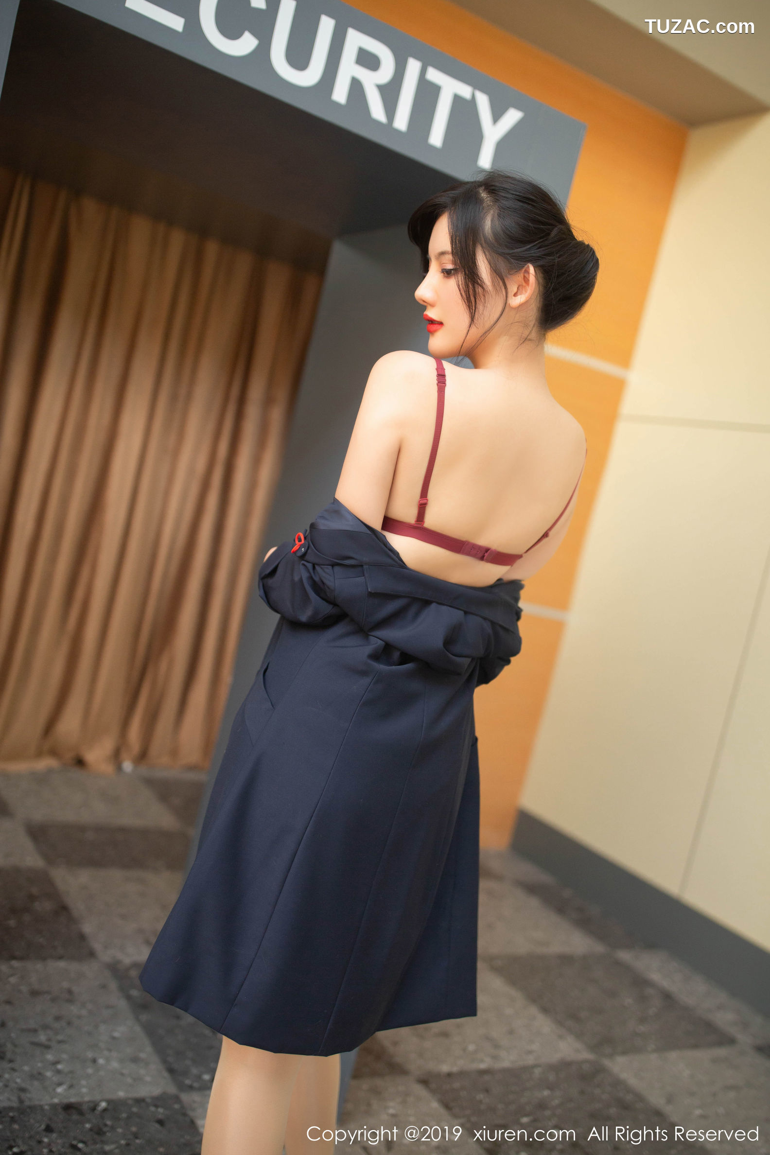 XiuRen秀人网-1881-就是阿朱啊-《机厅地勤主题》-2019.12.25