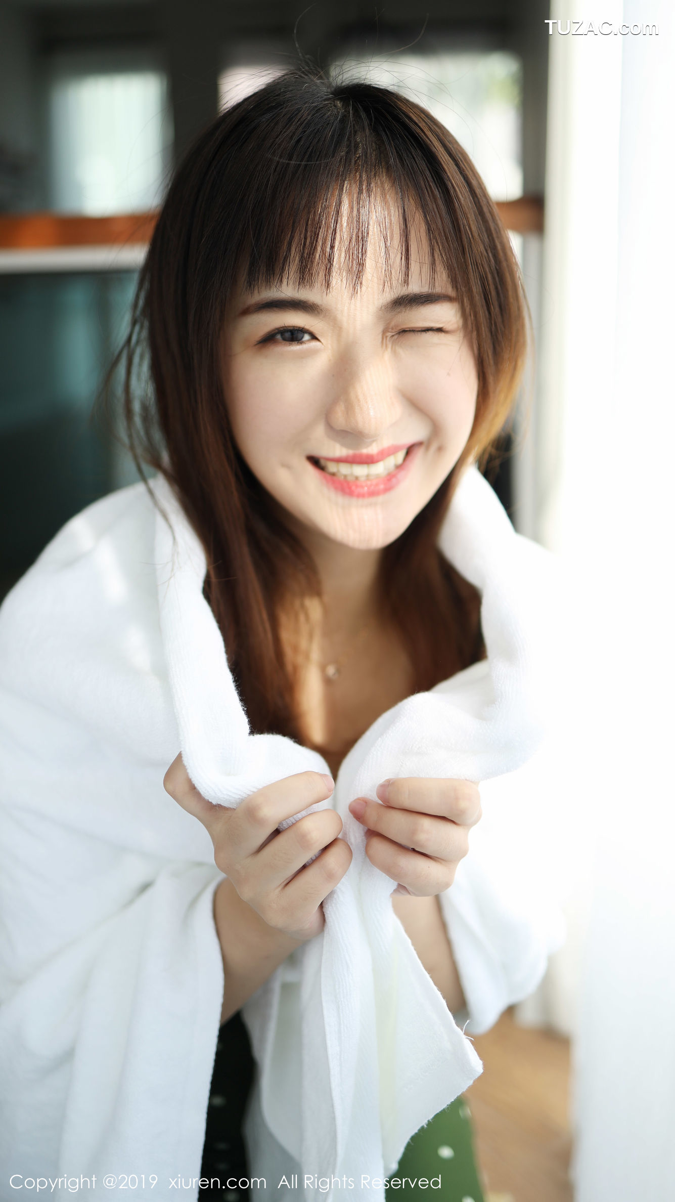 XiuRen秀人网-1892-艺儿拿铁-《室外小清新主题系列》-2019.12.30