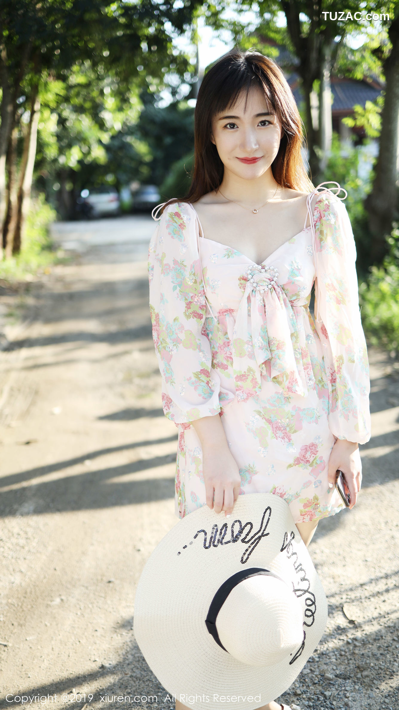 XiuRen秀人网-1892-艺儿拿铁-《室外小清新主题系列》-2019.12.30