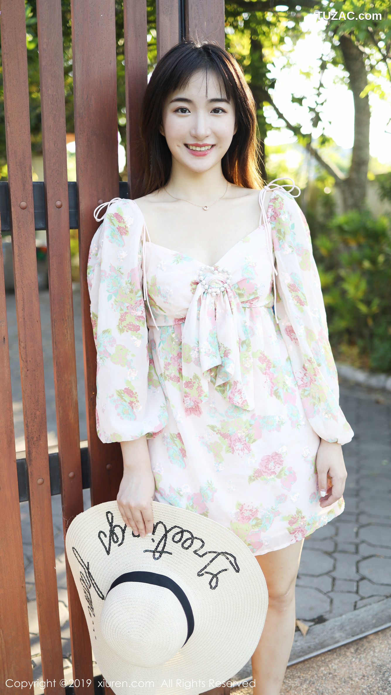 XiuRen秀人网-1892-艺儿拿铁-《室外小清新主题系列》-2019.12.30