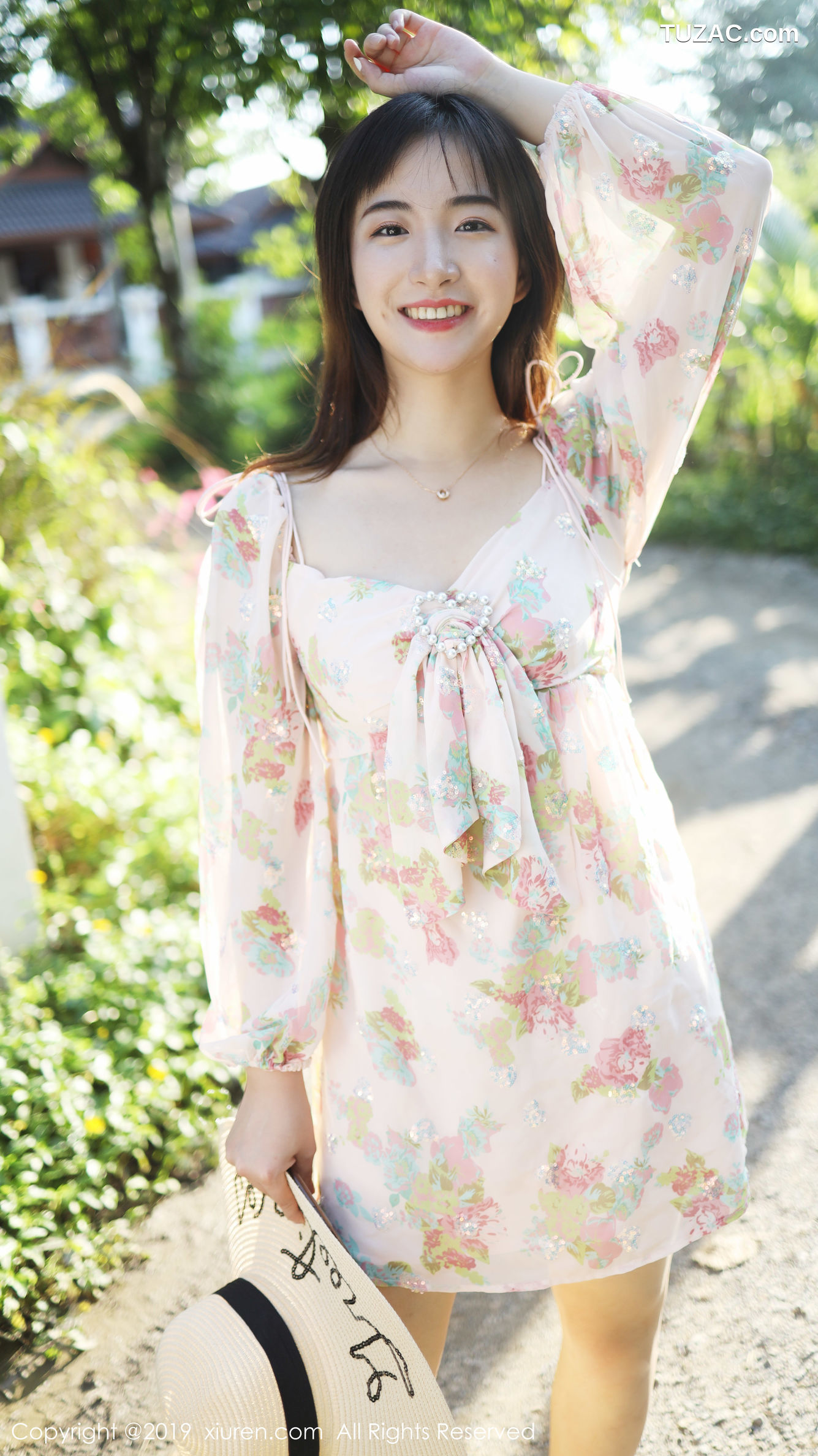 XiuRen秀人网-1892-艺儿拿铁-《室外小清新主题系列》-2019.12.30