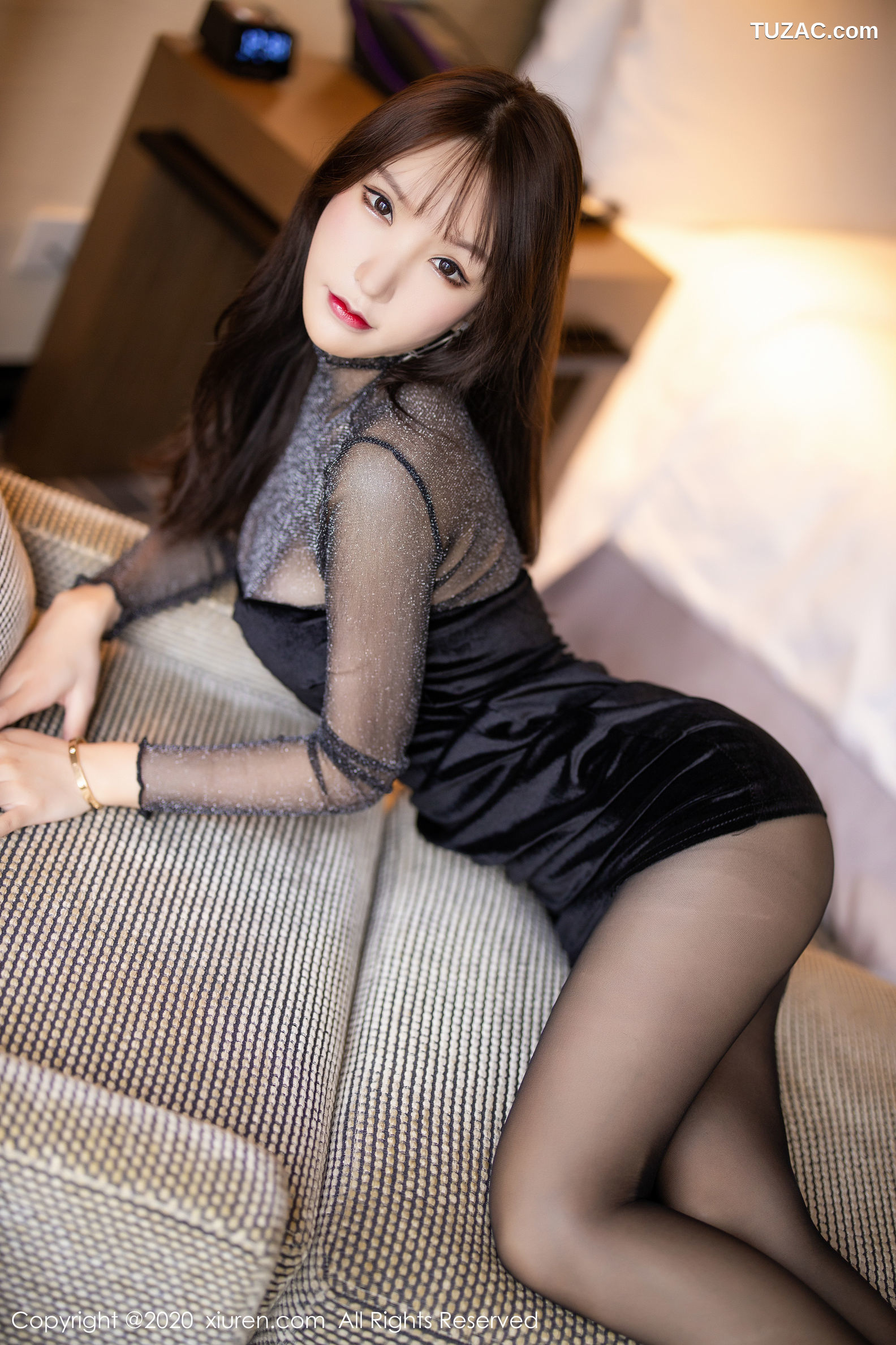 XiuRen秀人网-1937-周于希-《抹胸礼裙黑丝美腿》-2020.01.15