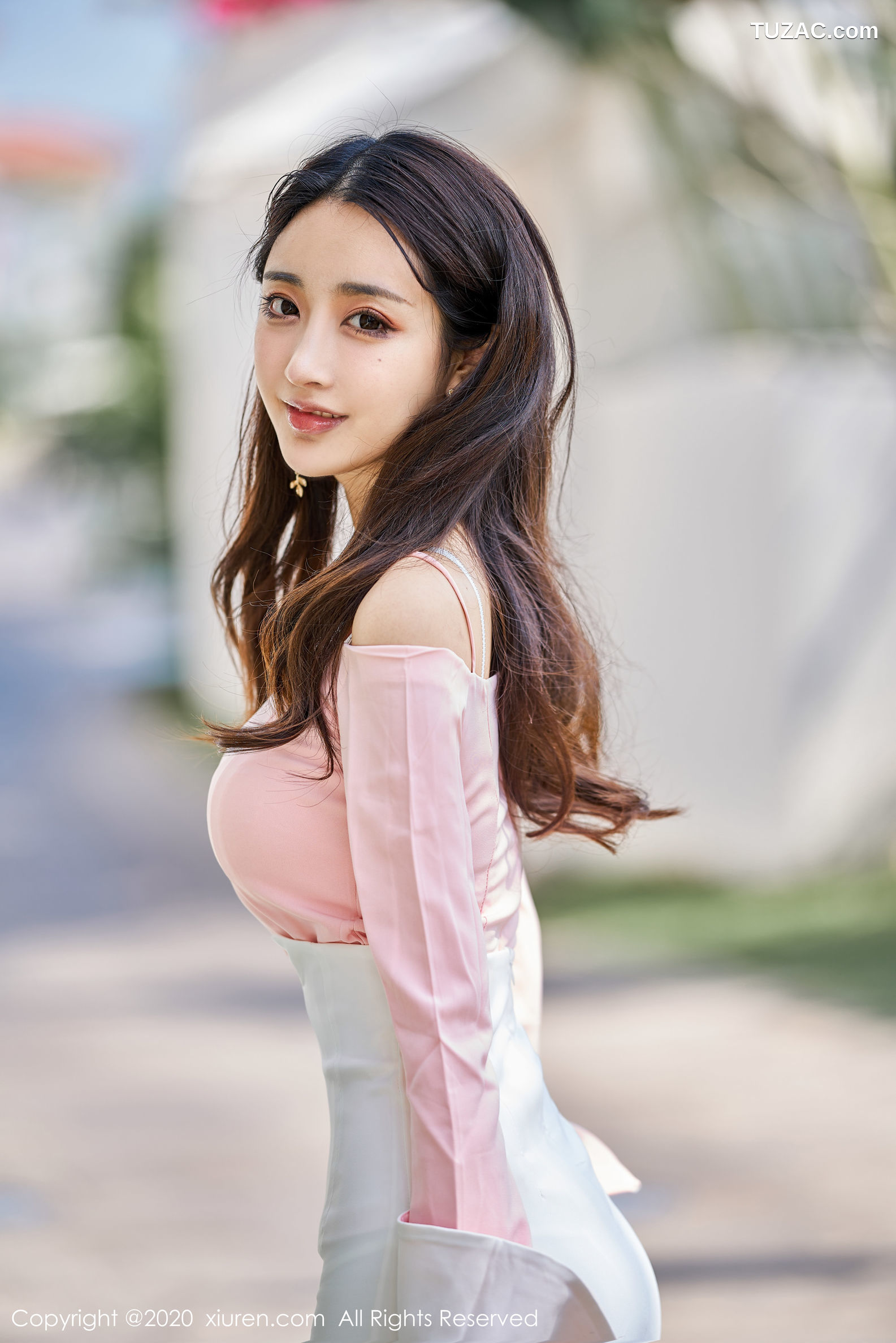 XiuRen秀人网-1944-Betty林子欣-《白裙下的开裆白丝诱惑主题系列》-2020.01.17