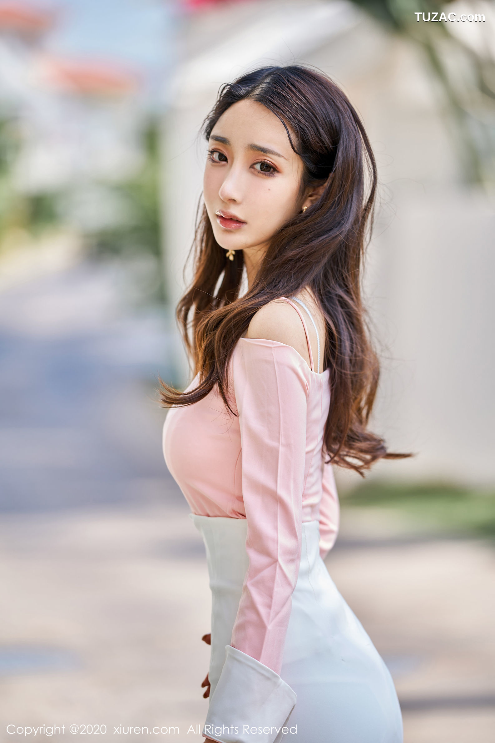 XiuRen秀人网-1944-Betty林子欣-《白裙下的开裆白丝诱惑主题系列》-2020.01.17