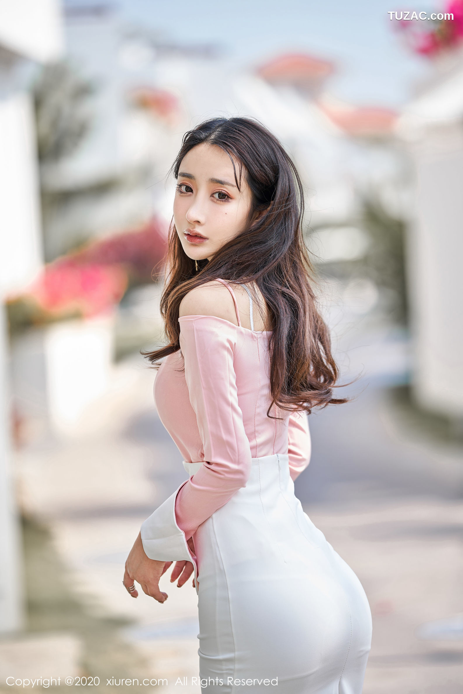 XiuRen秀人网-1944-Betty林子欣-《白裙下的开裆白丝诱惑主题系列》-2020.01.17