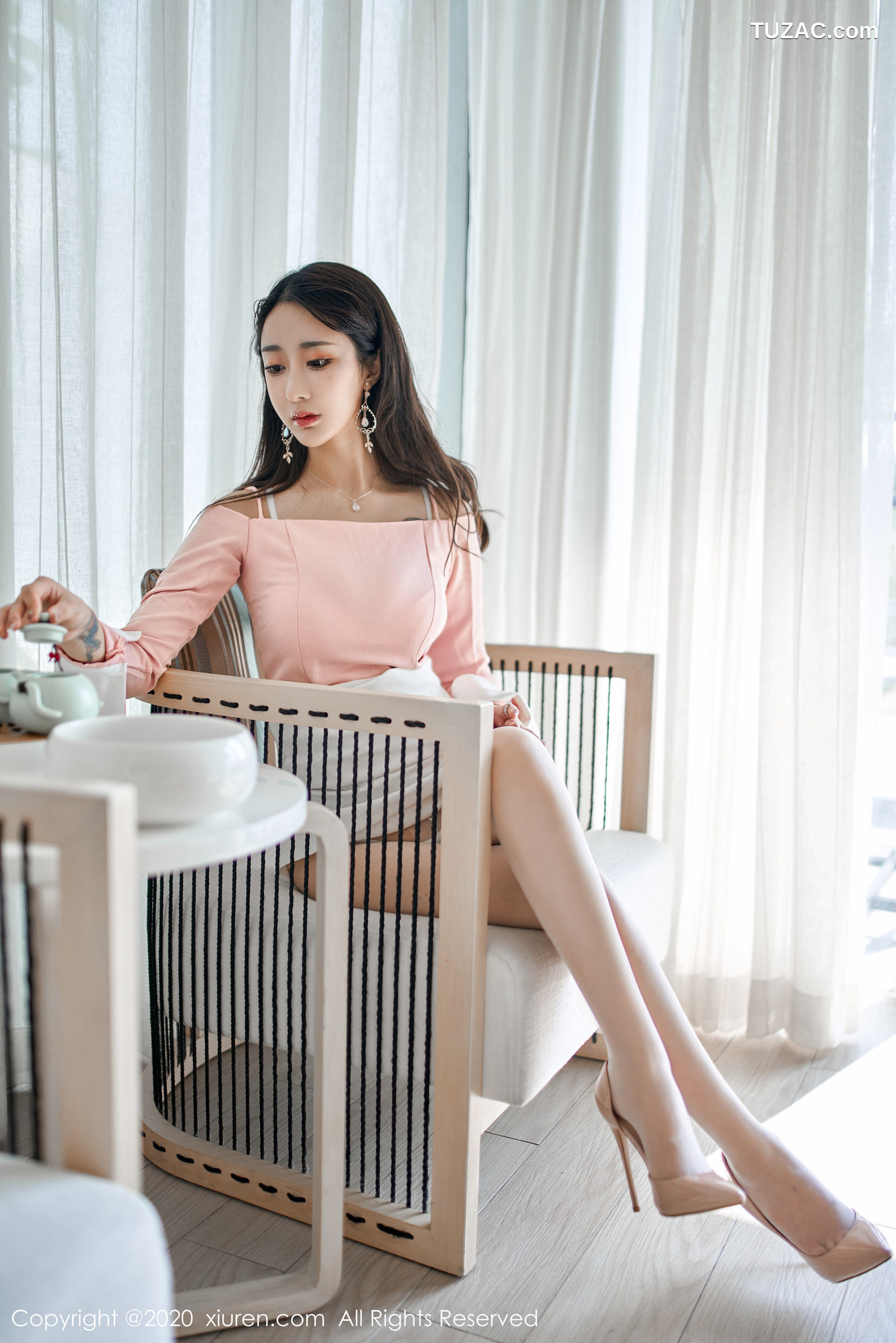 XiuRen秀人网-1944-Betty林子欣-《白裙下的开裆白丝诱惑主题系列》-2020.01.17