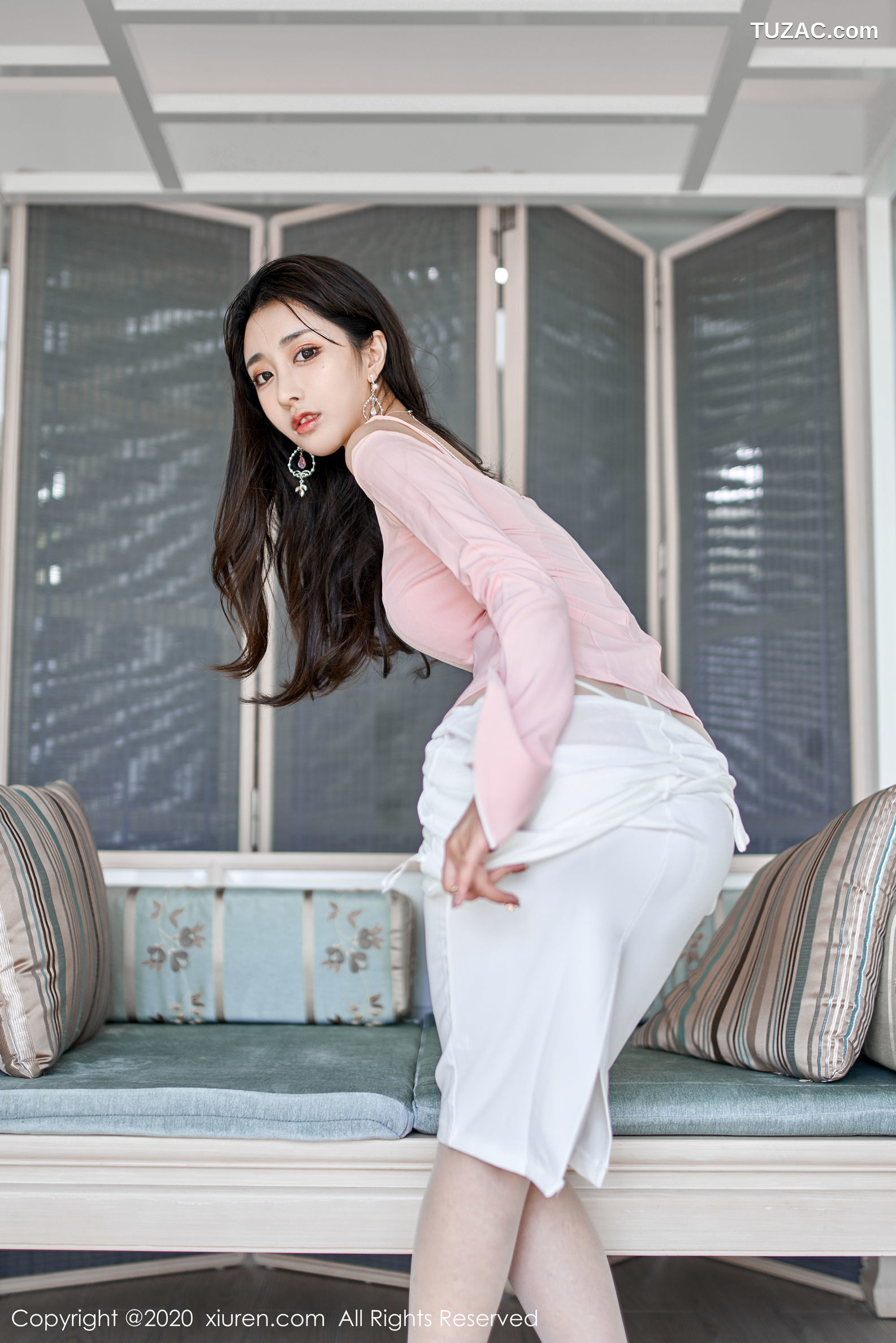 XiuRen秀人网-1944-Betty林子欣-《白裙下的开裆白丝诱惑主题系列》-2020.01.17