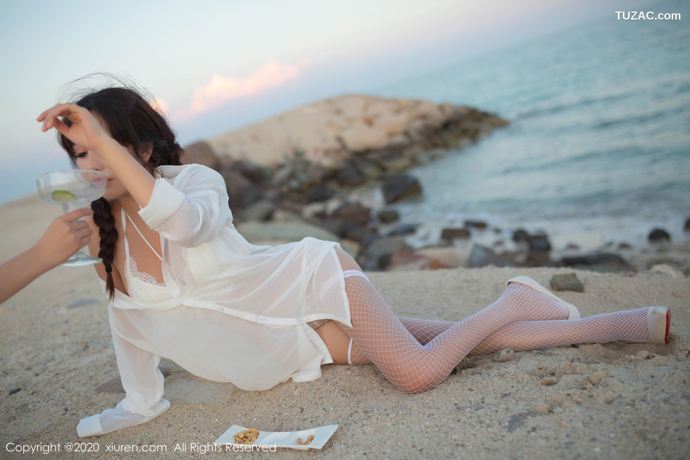 XiuRen秀人网-1951-陶喜乐-《沙滩网袜外拍系列》-2020.01.19
