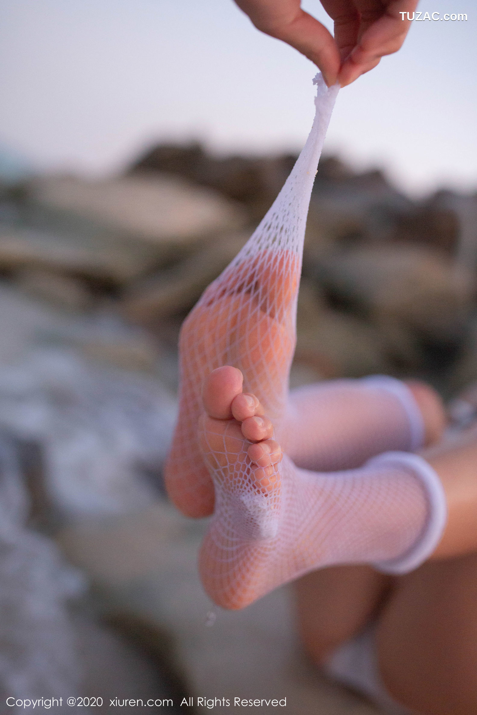 XiuRen秀人网-1951-陶喜乐-《沙滩网袜外拍系列》-2020.01.19
