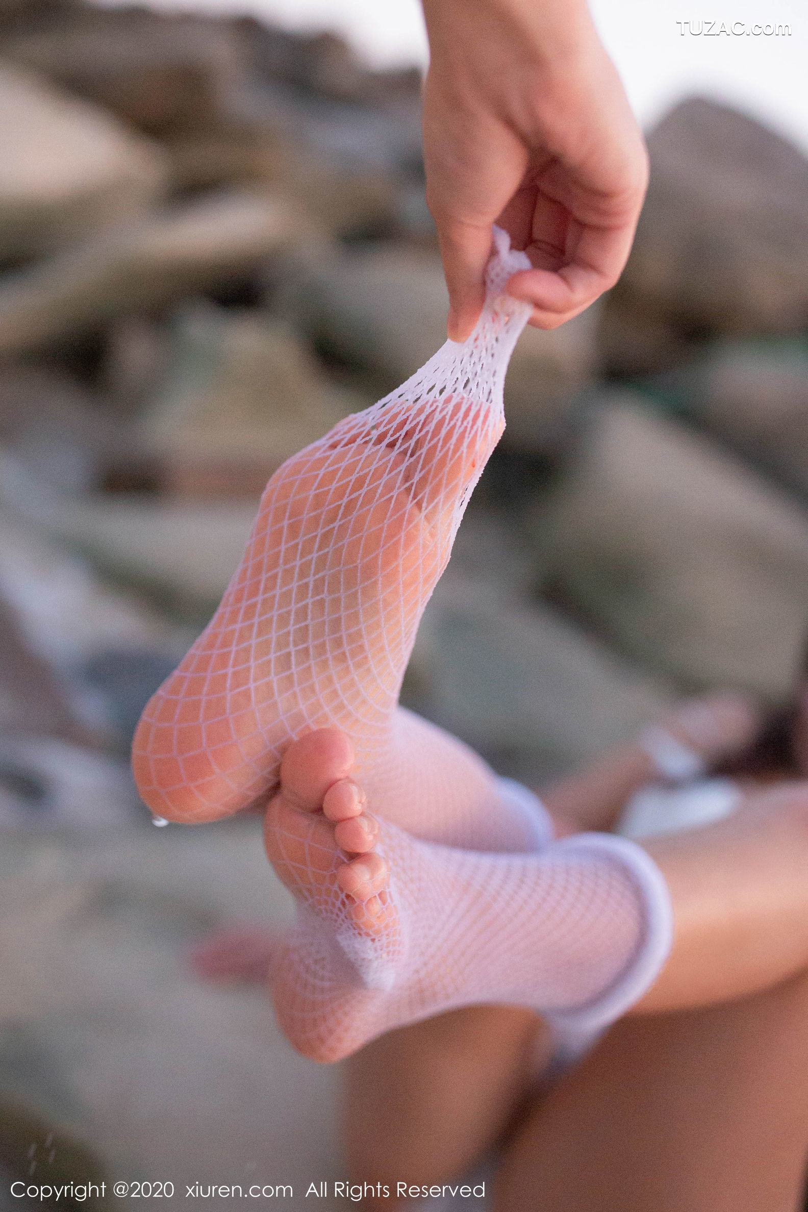 XiuRen秀人网-1951-陶喜乐-《沙滩网袜外拍系列》-2020.01.19
