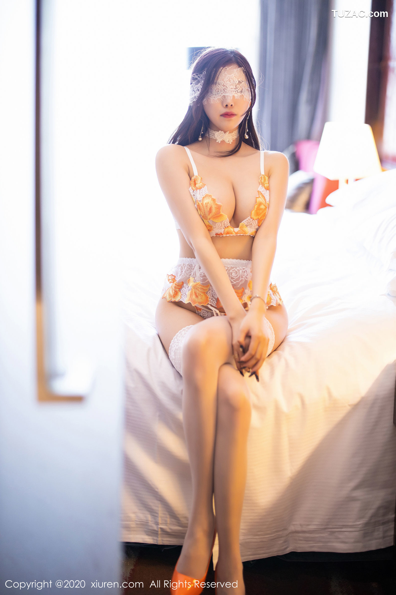 XiuRen秀人网-1989-杨晨晨-《情趣蒙面与蕾丝吊袜的魅惑》-2020.02.19