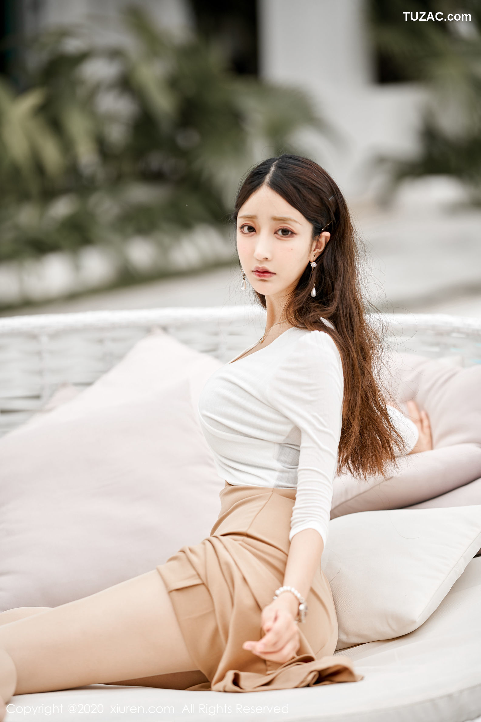 XiuRen秀人网-1993-Betty林子欣-《长裙翘臀丝袜诱惑》-2020.02.20