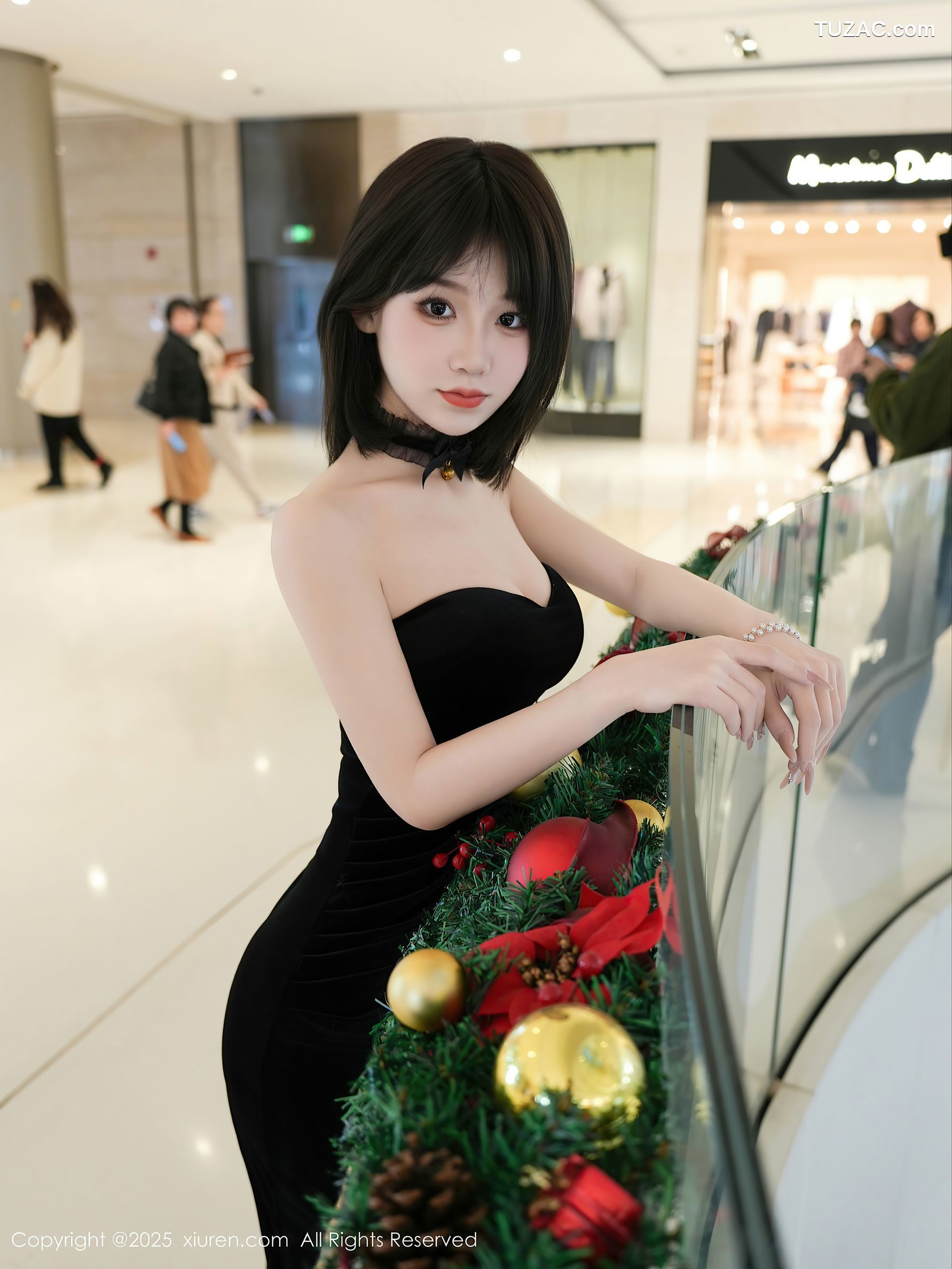 XiuRen秀人网-10000-阿汁-短发美女黑色抹胸礼裙黑丝紫色蕾丝内裤-2025.03.12