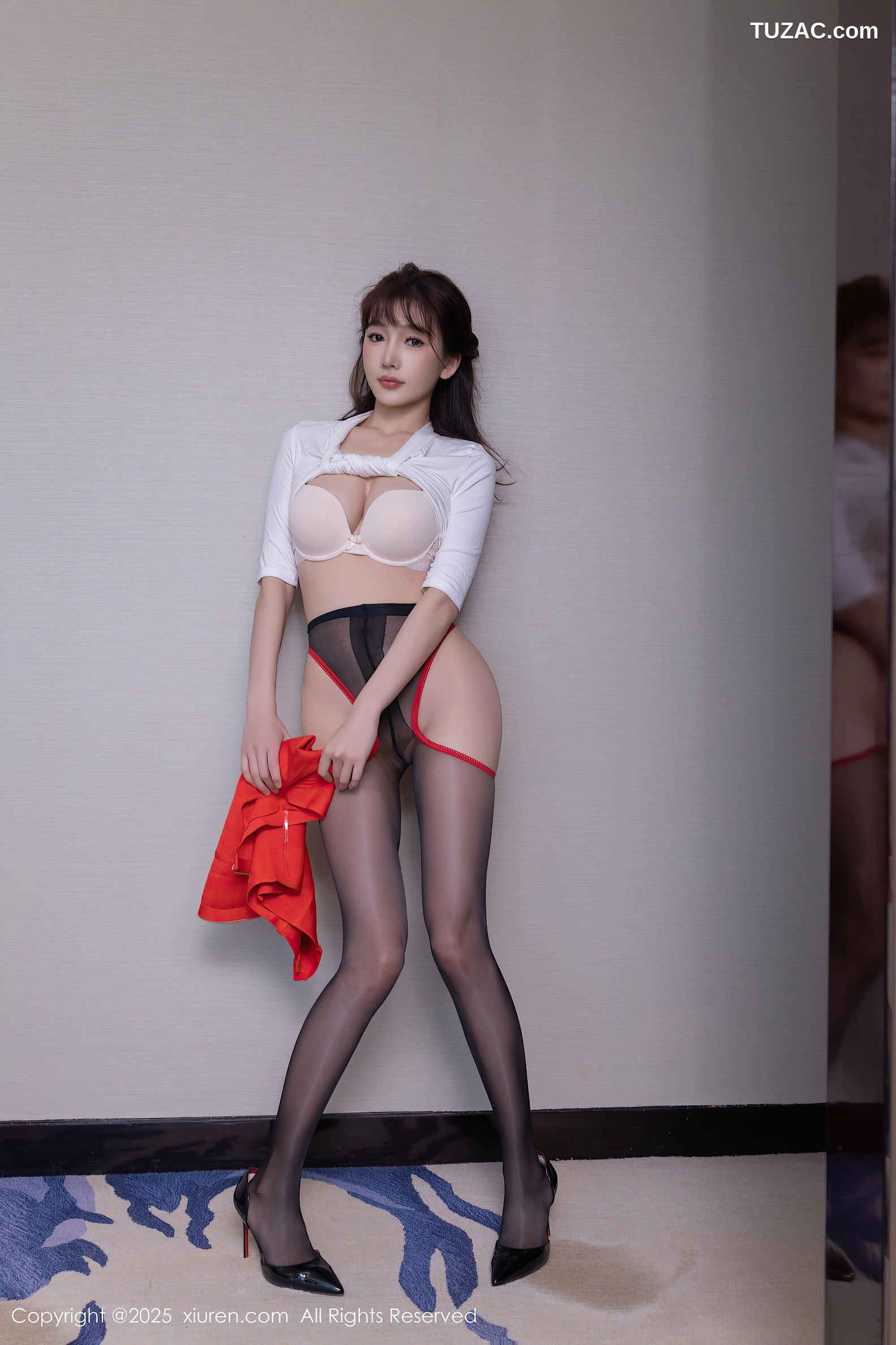 XiuRen秀人网-10014-陆萱萱-白T红短裙黑丝美腿-2025.03.13