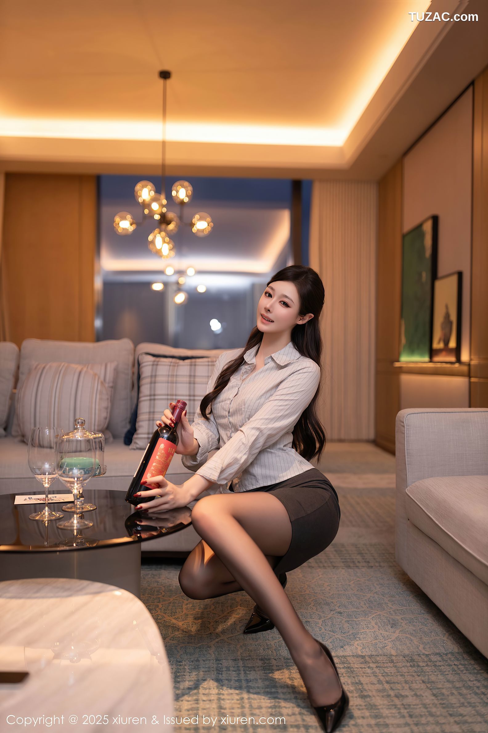 XiuRen秀人网-10022-小逗逗-生日主题-OL衬衫灰短裙黑丝豹纹内衣-2025.03.14