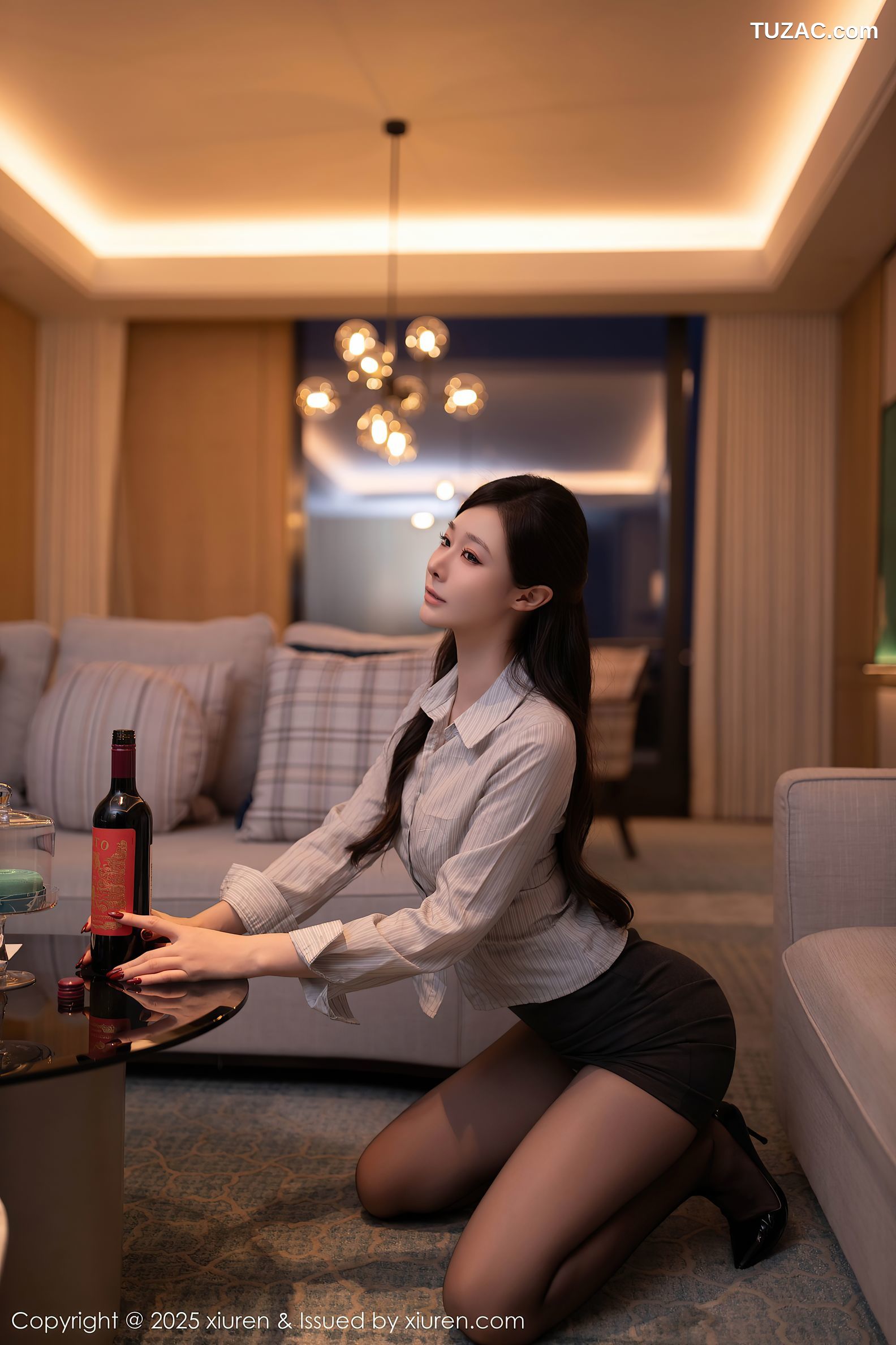 XiuRen秀人网-10022-小逗逗-生日主题-OL衬衫灰短裙黑丝豹纹内衣-2025.03.14