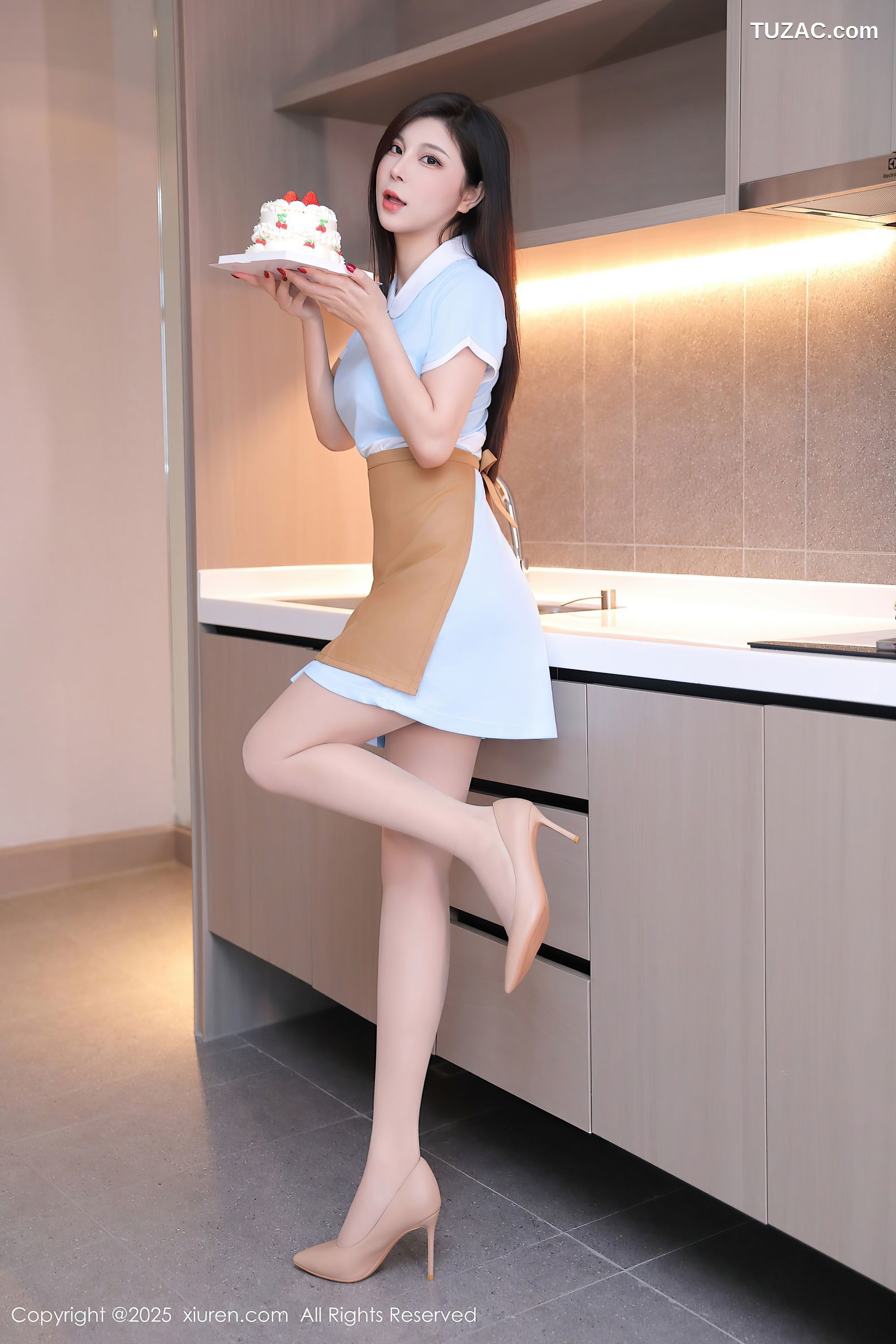 XiuRen秀人网-10029-小蛮妖Yummy-人妻蛋糕主题肉丝爆乳-2025.03.17