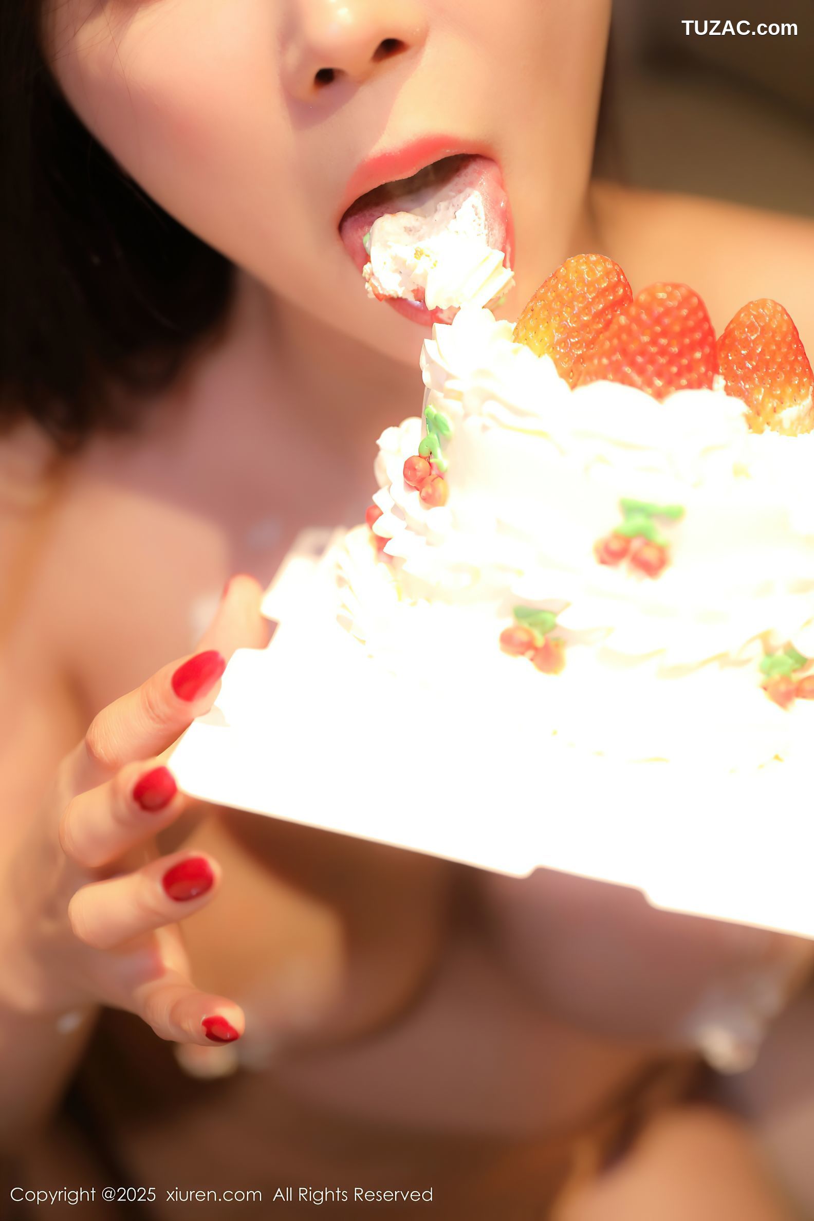 XiuRen秀人网-10029-小蛮妖Yummy-人妻蛋糕主题肉丝爆乳-2025.03.17