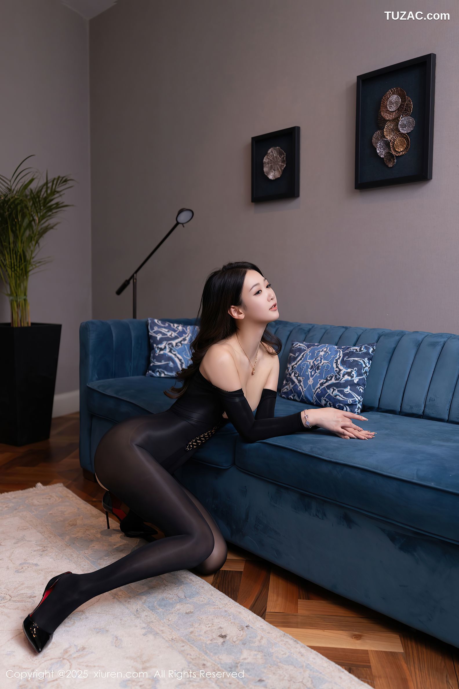 XiuRen秀人网-10030-唐安琪-黑大衣情趣连体黑丝-2025.03.17