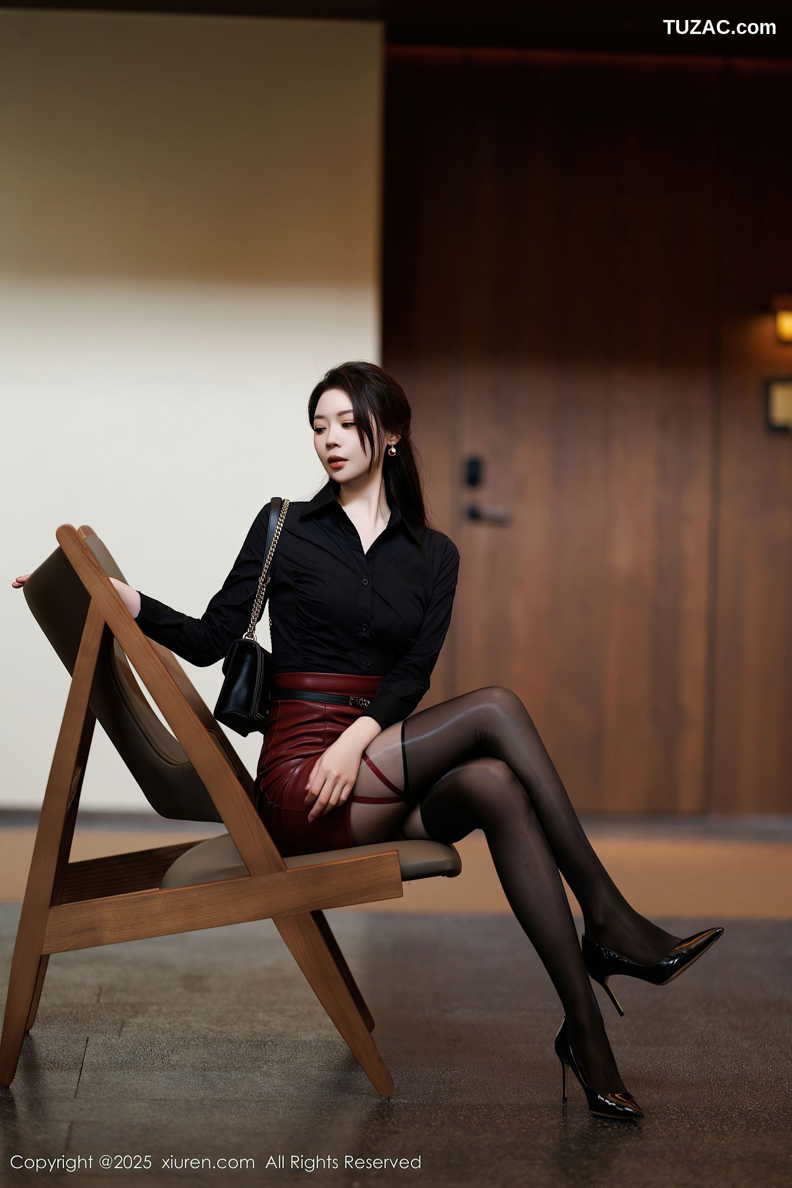 XiuRen秀人网-10039-梦心玥-OL黑衬衫红皮短裙黑丝高跟红色内衣-2025.03.19