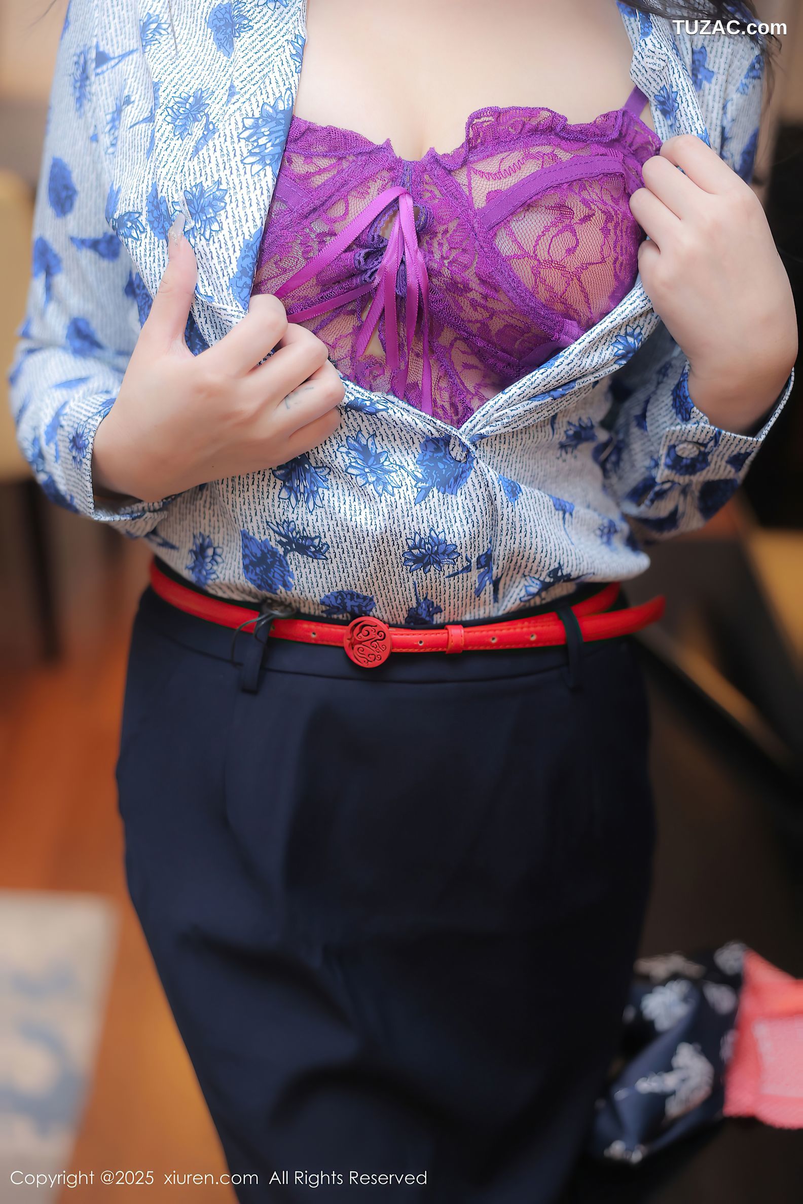 XiuRen秀人网-10041-希雅sia-空姐裙装紫色蕾丝内衣爆乳-2025.03.19