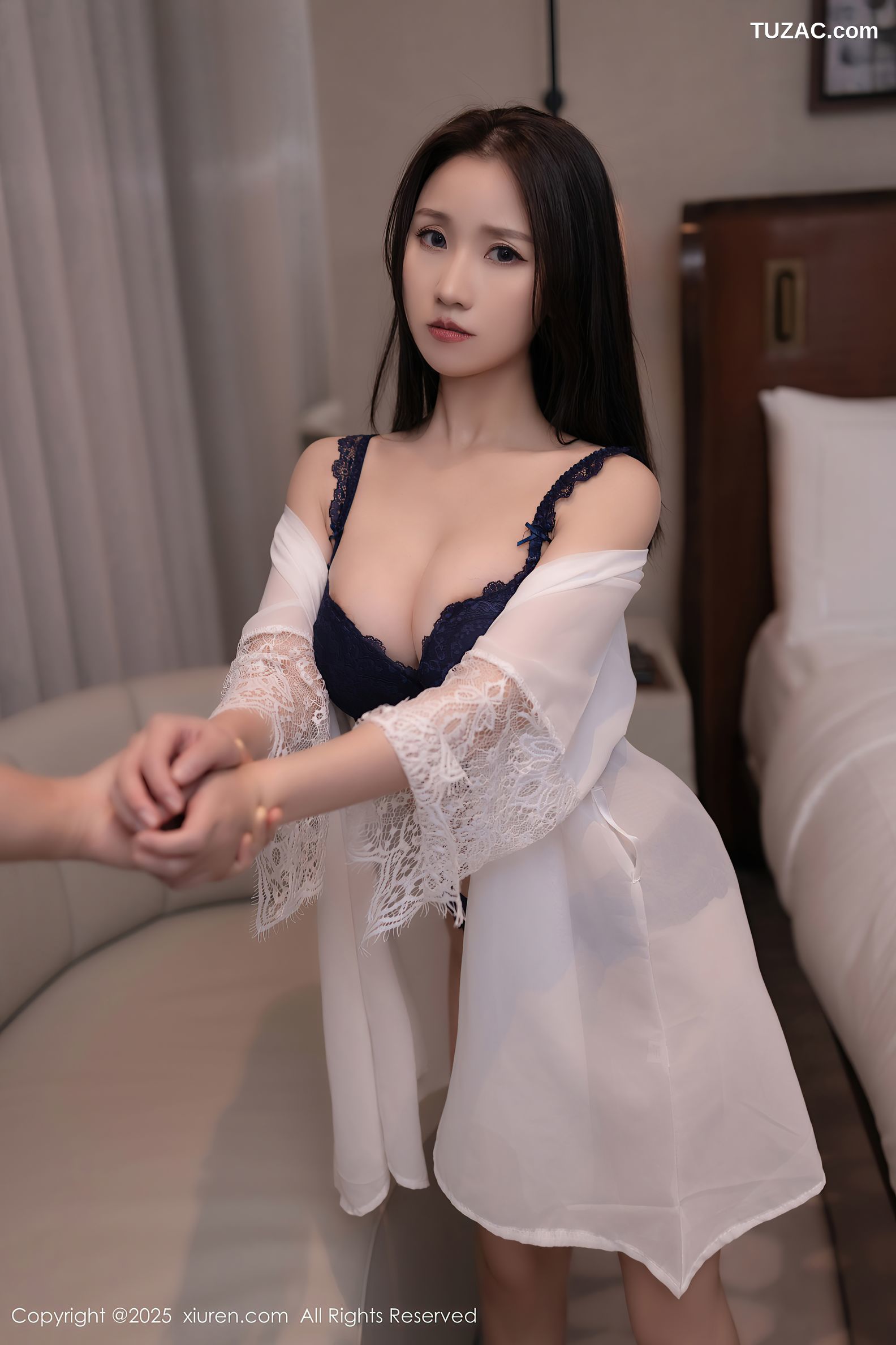 XiuRen秀人网-10042-杏子Yada-入室劫色剧情健身瑜伽裤深蓝蕾丝内衣-2025.03.19