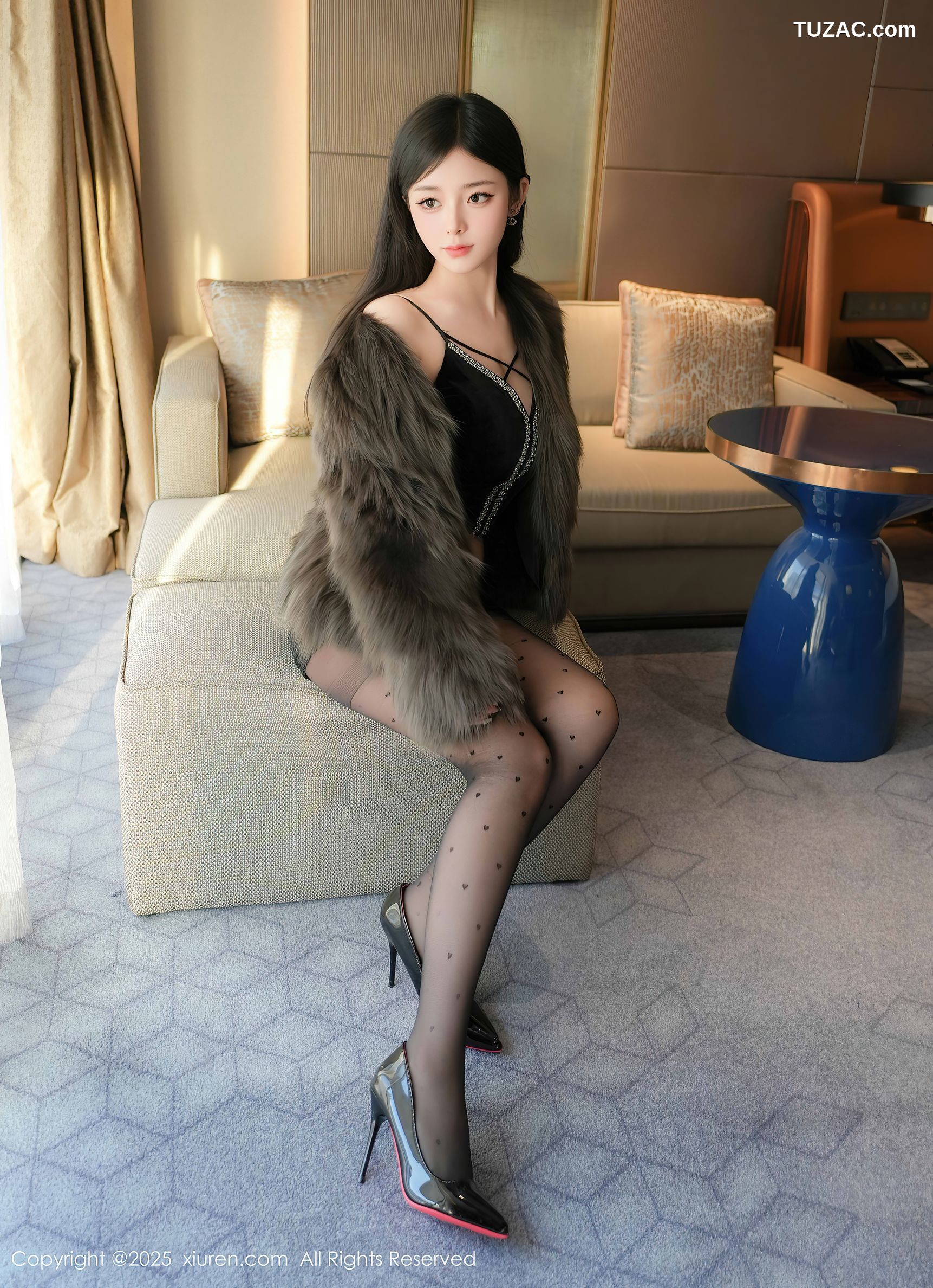 XiuRen秀人网-10045-优酱-黑色吊带短裙黑丝美胸爆乳-2025.03.20