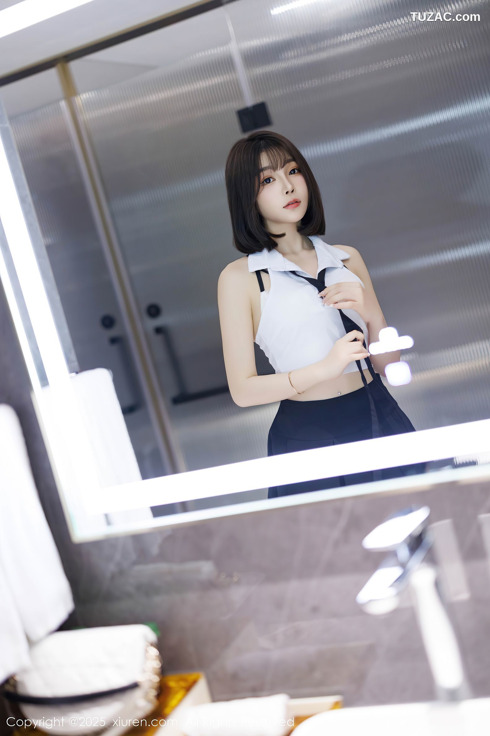 XiuRen秀人网-10048-徐莉芝Booty-白T短裙香肩美腿肉丝-2025.03.20