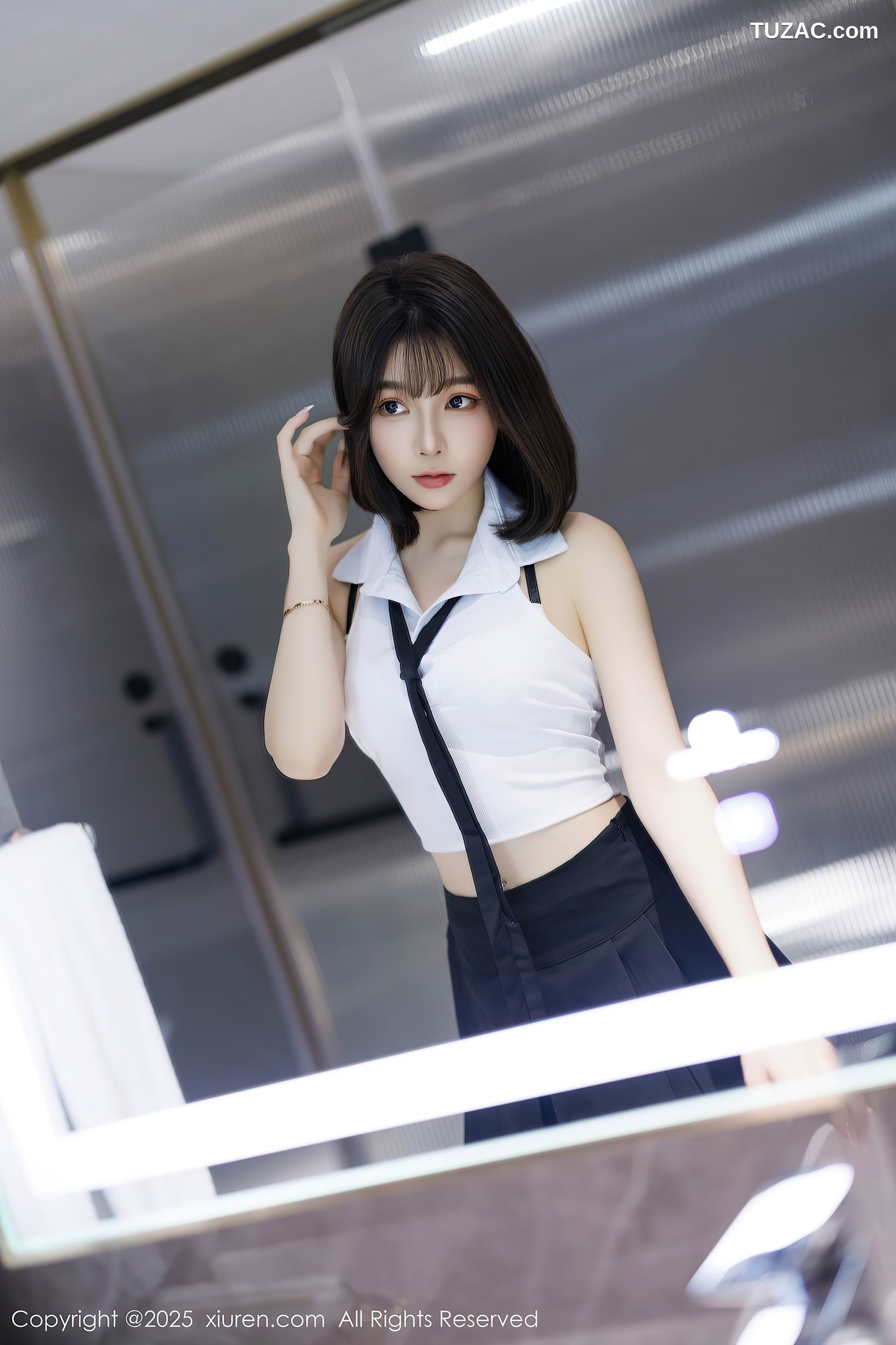 XiuRen秀人网-10048-徐莉芝Booty-白T短裙香肩美腿肉丝-2025.03.20