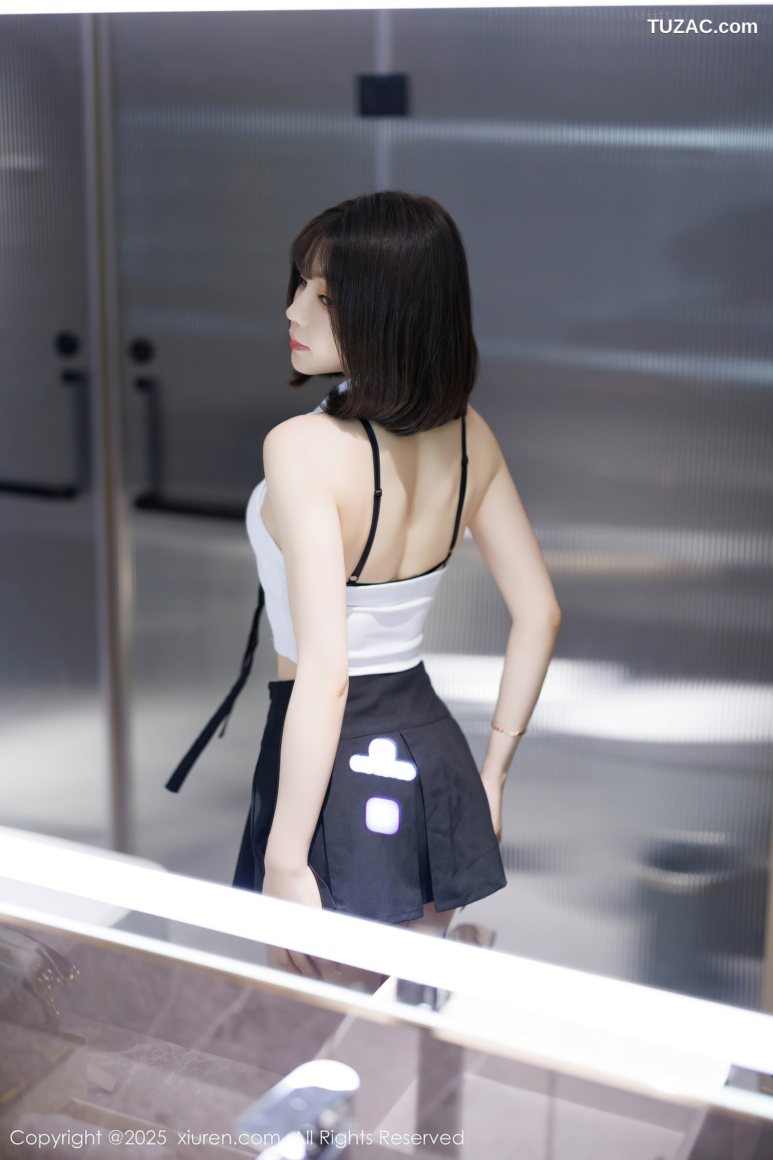 XiuRen秀人网-10048-徐莉芝Booty-白T短裙香肩美腿肉丝-2025.03.20