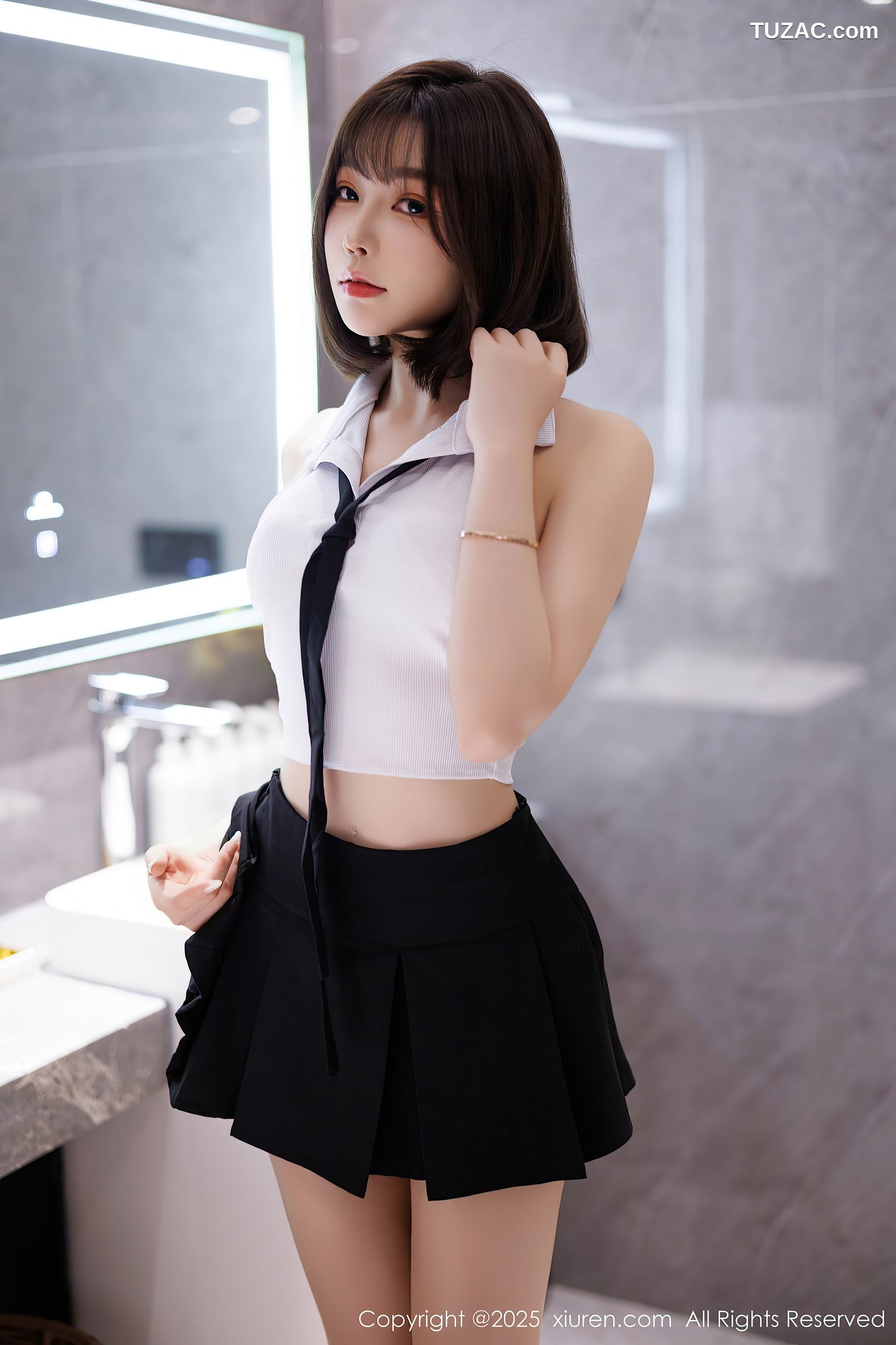 XiuRen秀人网-10048-徐莉芝Booty-白T短裙香肩美腿肉丝-2025.03.20