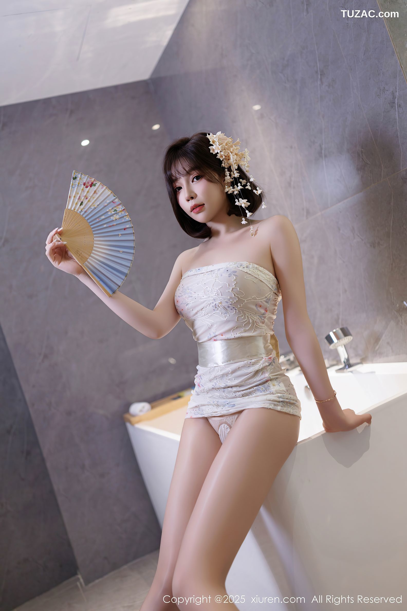 XiuRen秀人网-10048-徐莉芝Booty-白T短裙香肩美腿肉丝-2025.03.20