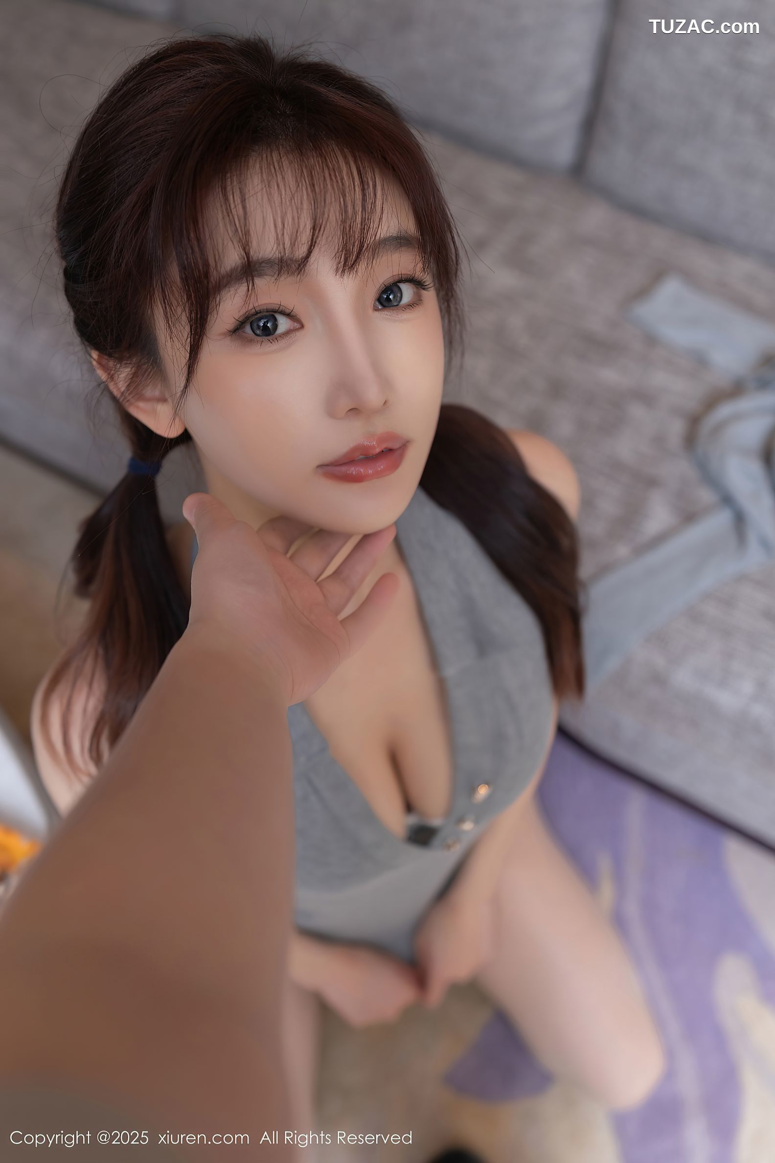 XiuRen秀人网-10049-陆萱萱-双马尾灰色紧身连衣短裙白蕾丝内衣-2025.03.20