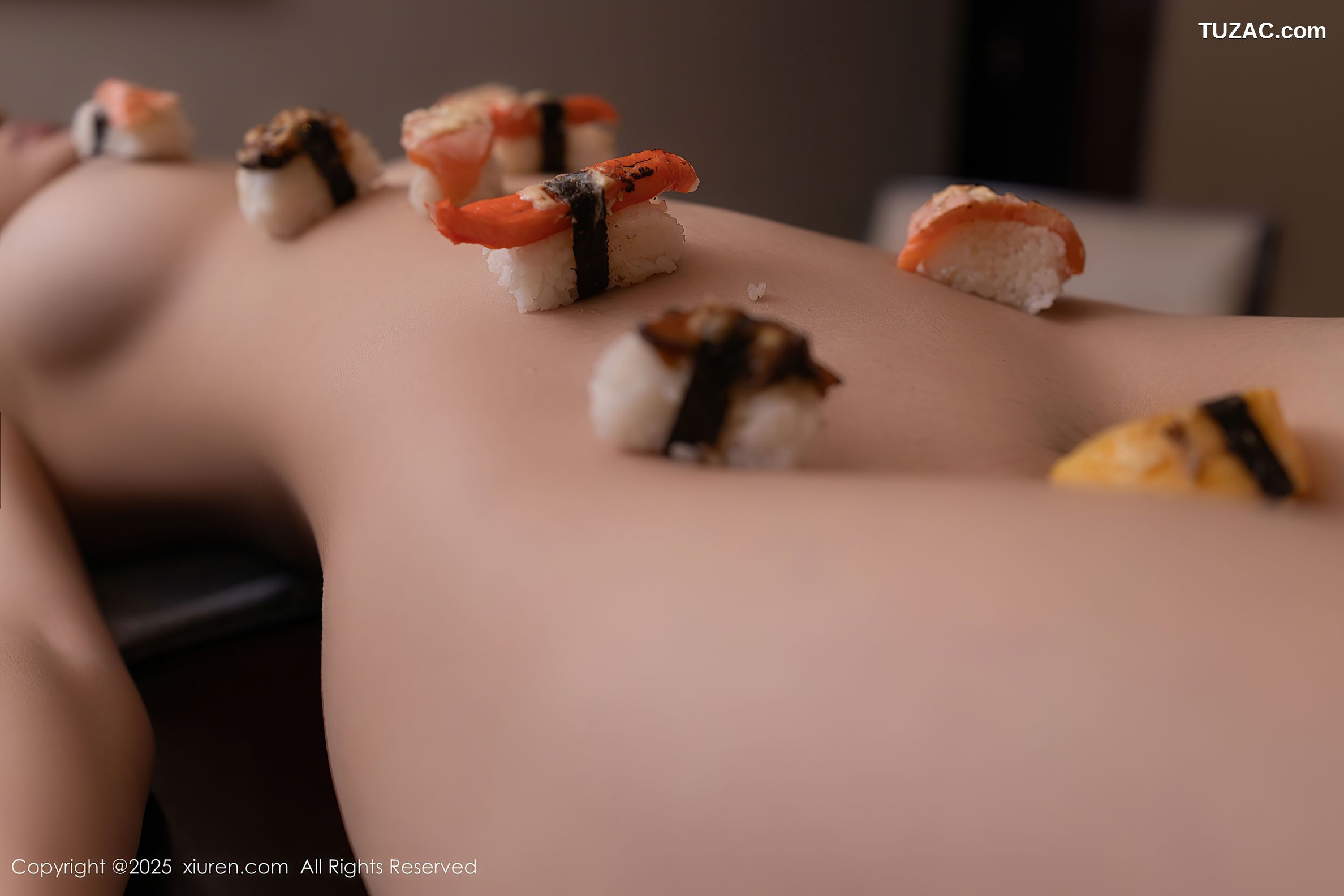 XiuRen秀人网-10049-陆萱萱-双马尾灰色紧身连衣短裙白蕾丝内衣-2025.03.20