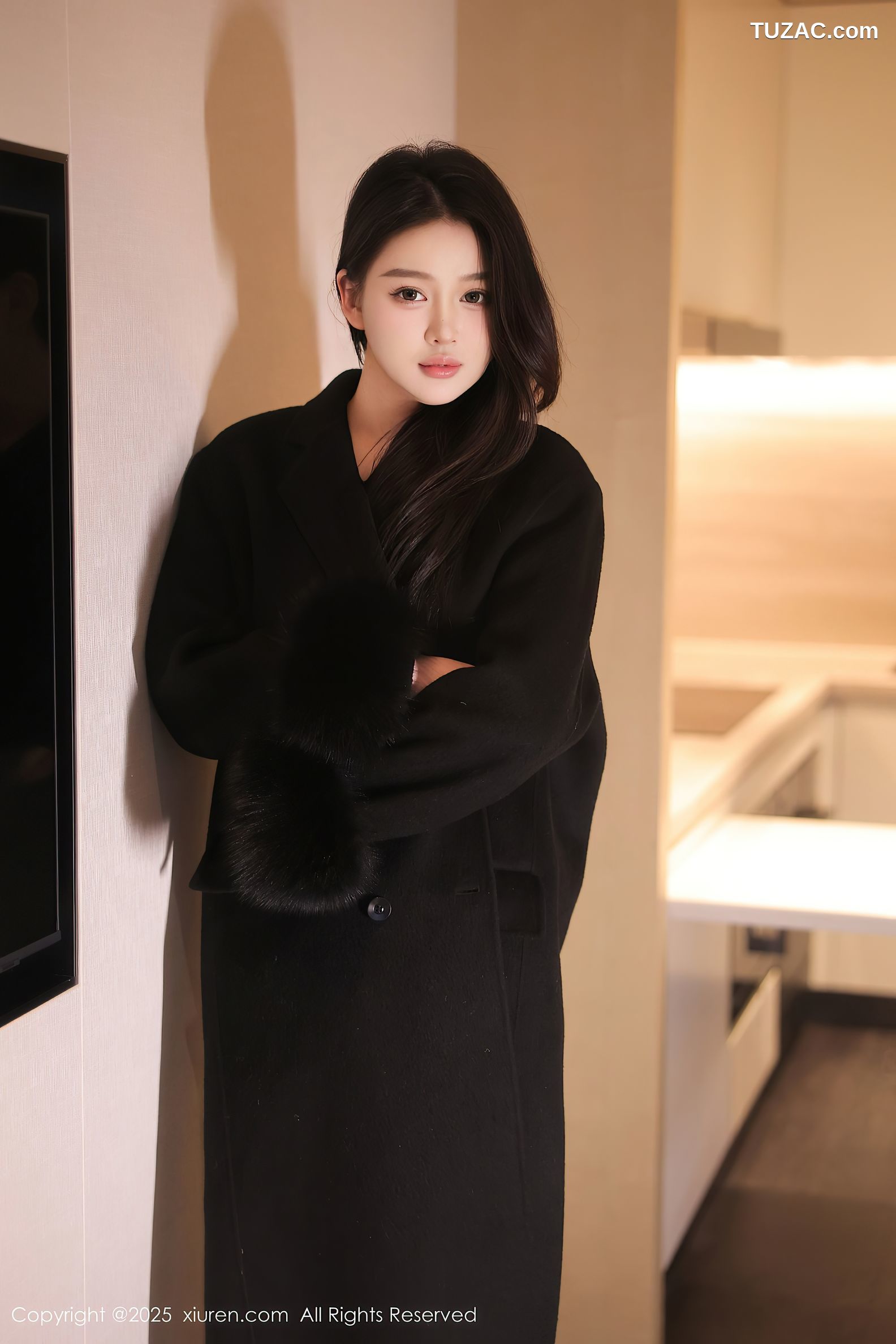 XiuRen秀人网-10050-温妮-黑大衣轻透情趣紫色内衣短裙爆乳黑丝-2025.03.21