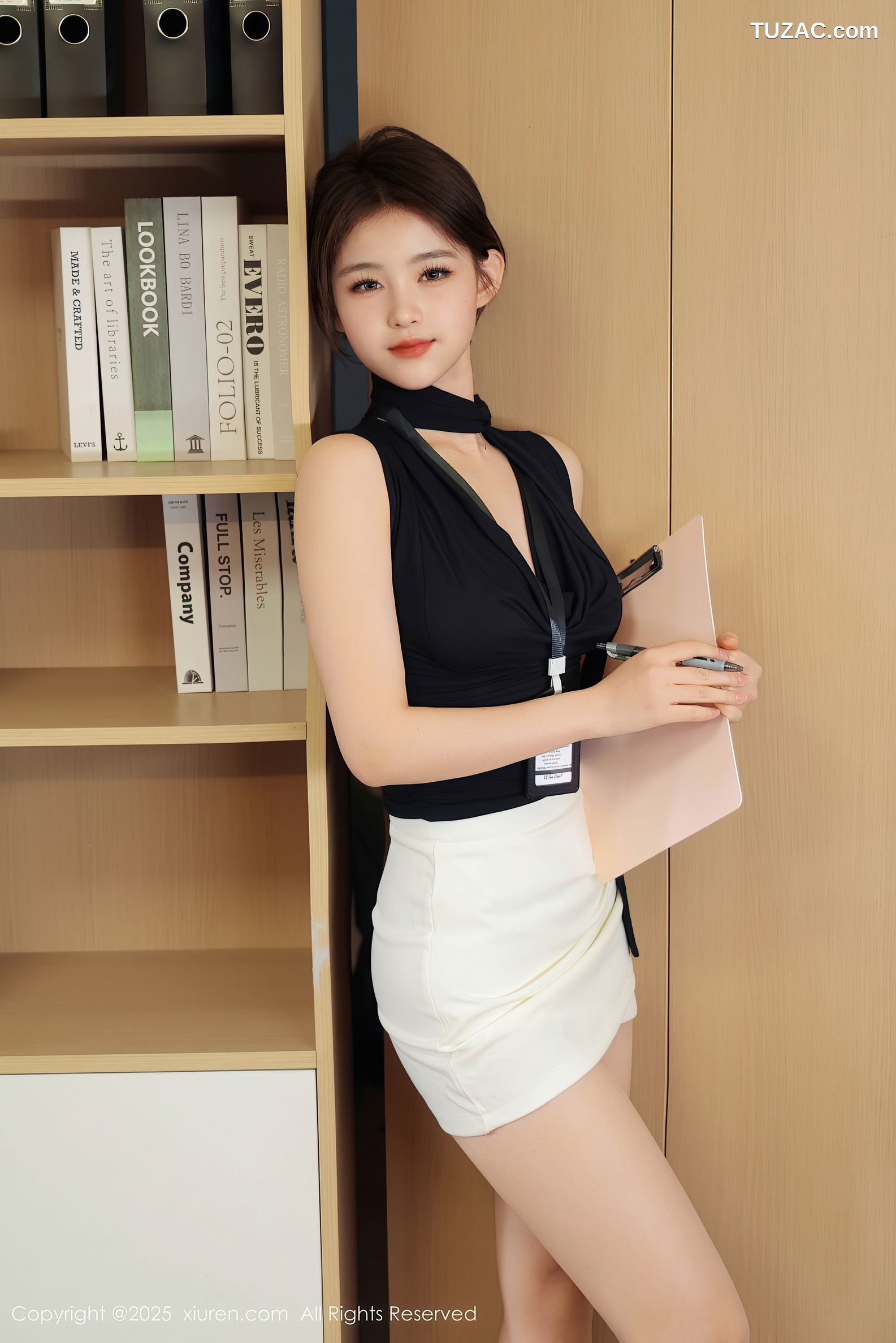 XiuRen秀人网-10052-小橘子orange-OL黑T白短裙无内裤办公室诱惑-2025.03.21