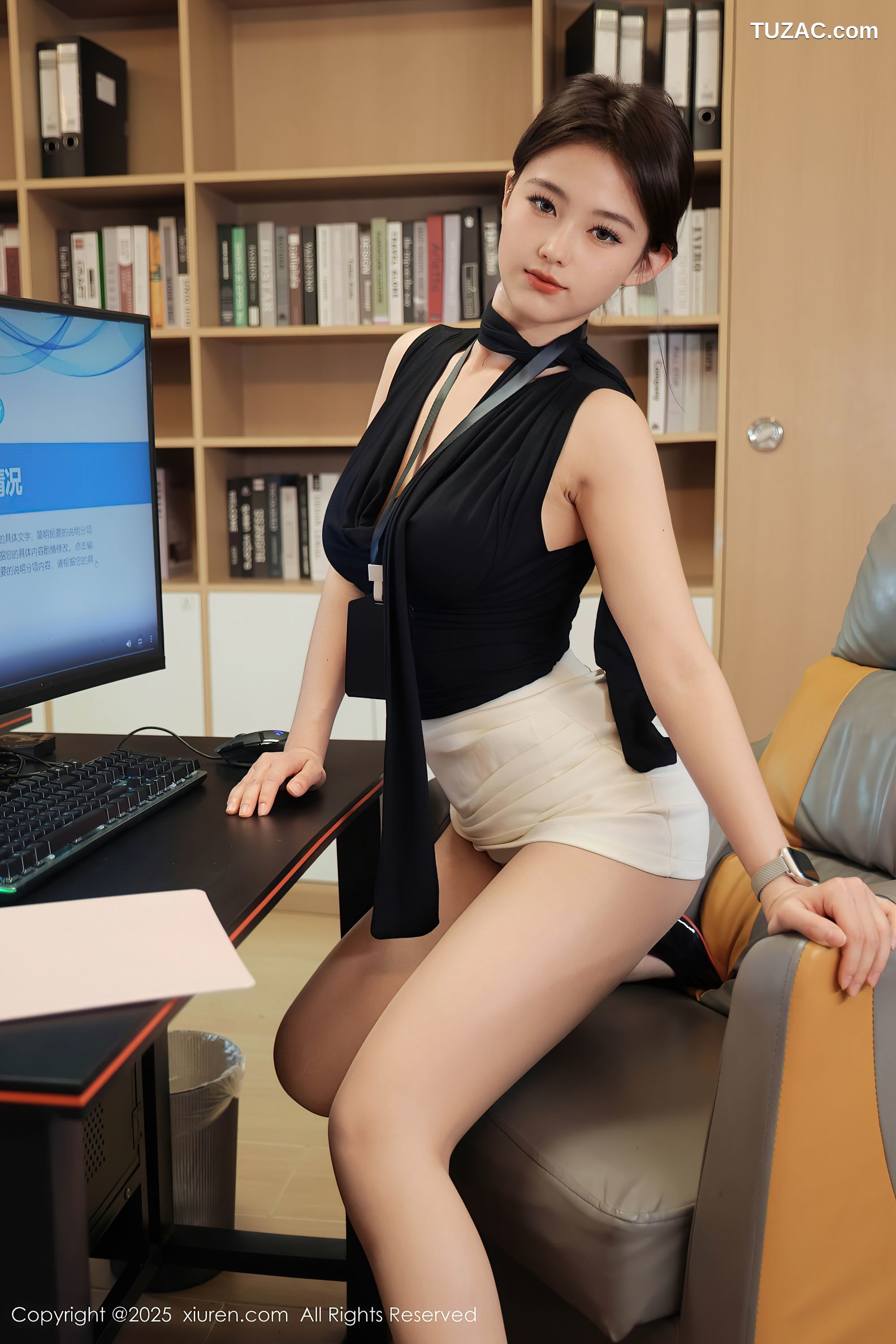 XiuRen秀人网-10052-小橘子orange-OL黑T白短裙无内裤办公室诱惑-2025.03.21