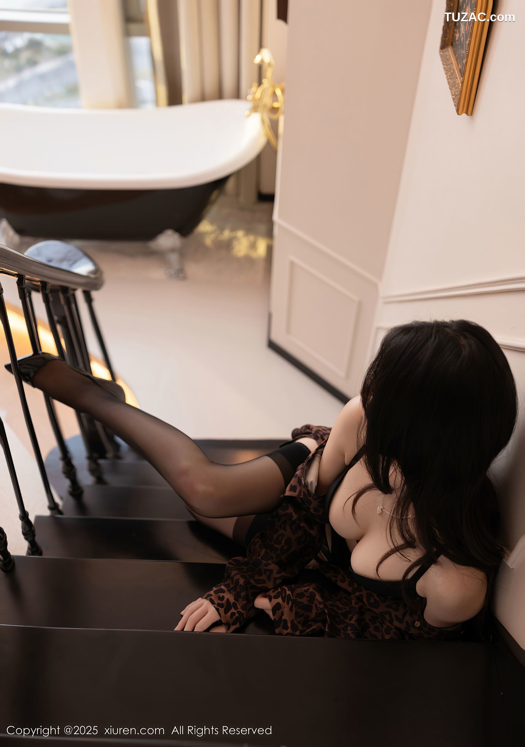 XiuRen秀人网-10054-鱼子酱Fish-豹纹外套黑色内衣黑丝吊带袜翘臀-2025.03.21