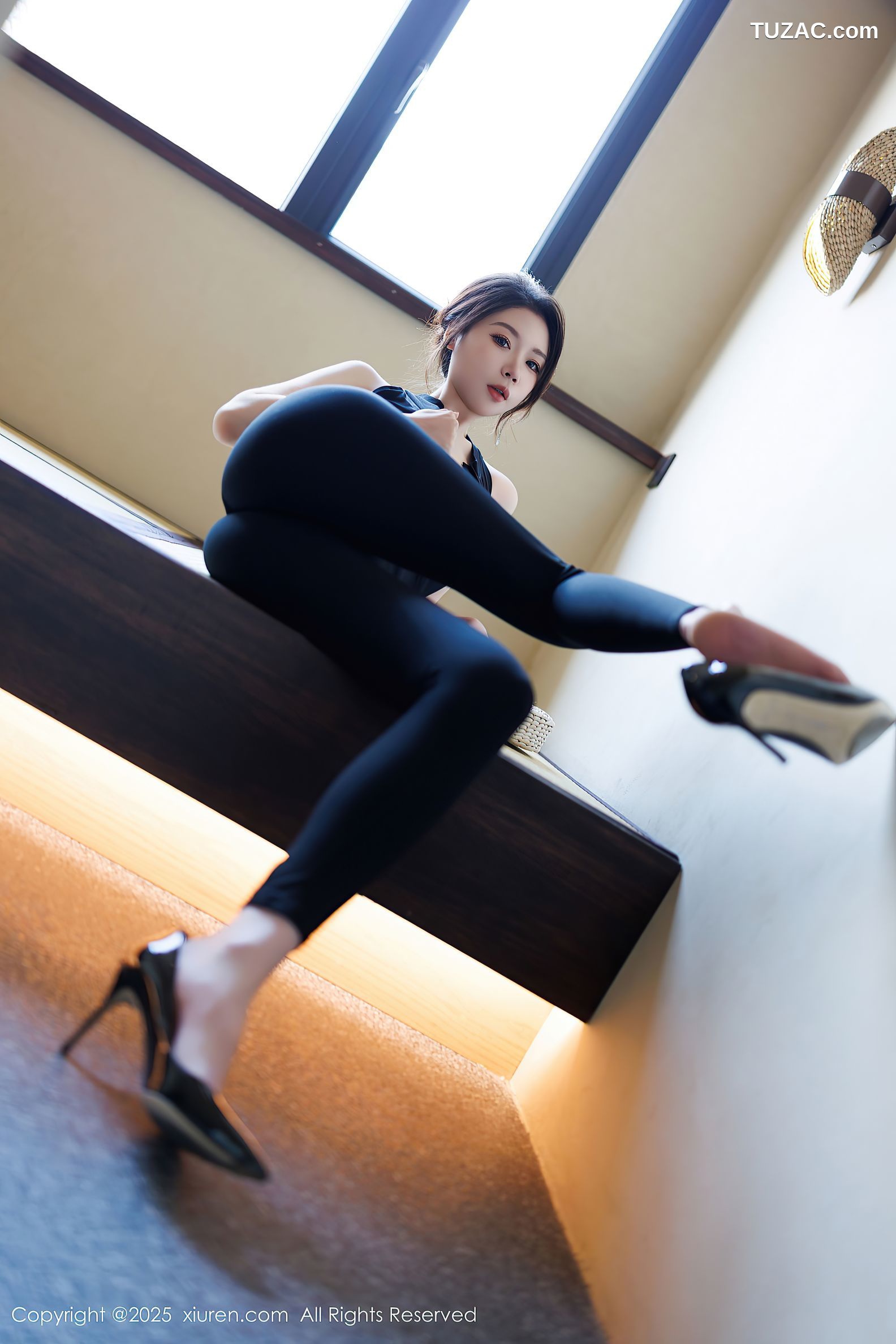 XiuRen秀人网-10059-梦心玥-黑色露背连体裤黑色内衣黑丝-2025.03.24