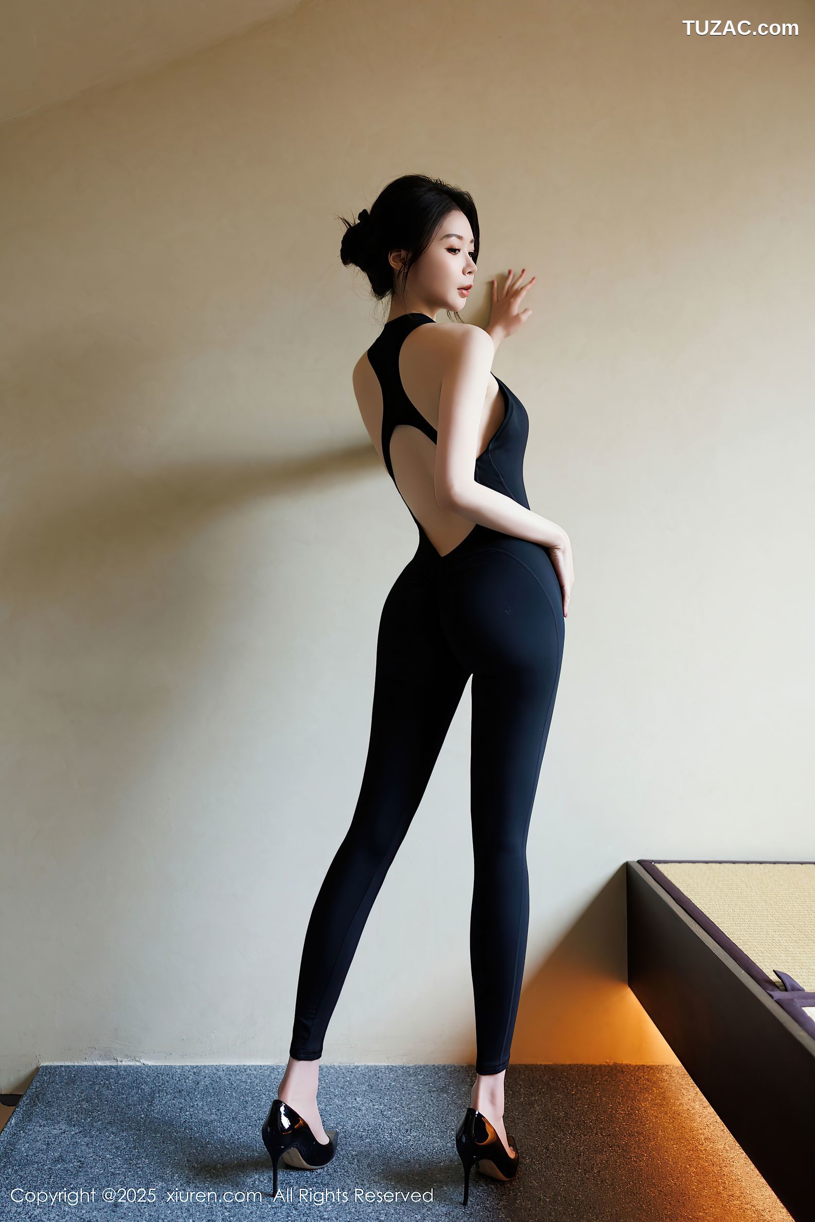 XiuRen秀人网-10059-梦心玥-黑色露背连体裤黑色内衣黑丝-2025.03.24