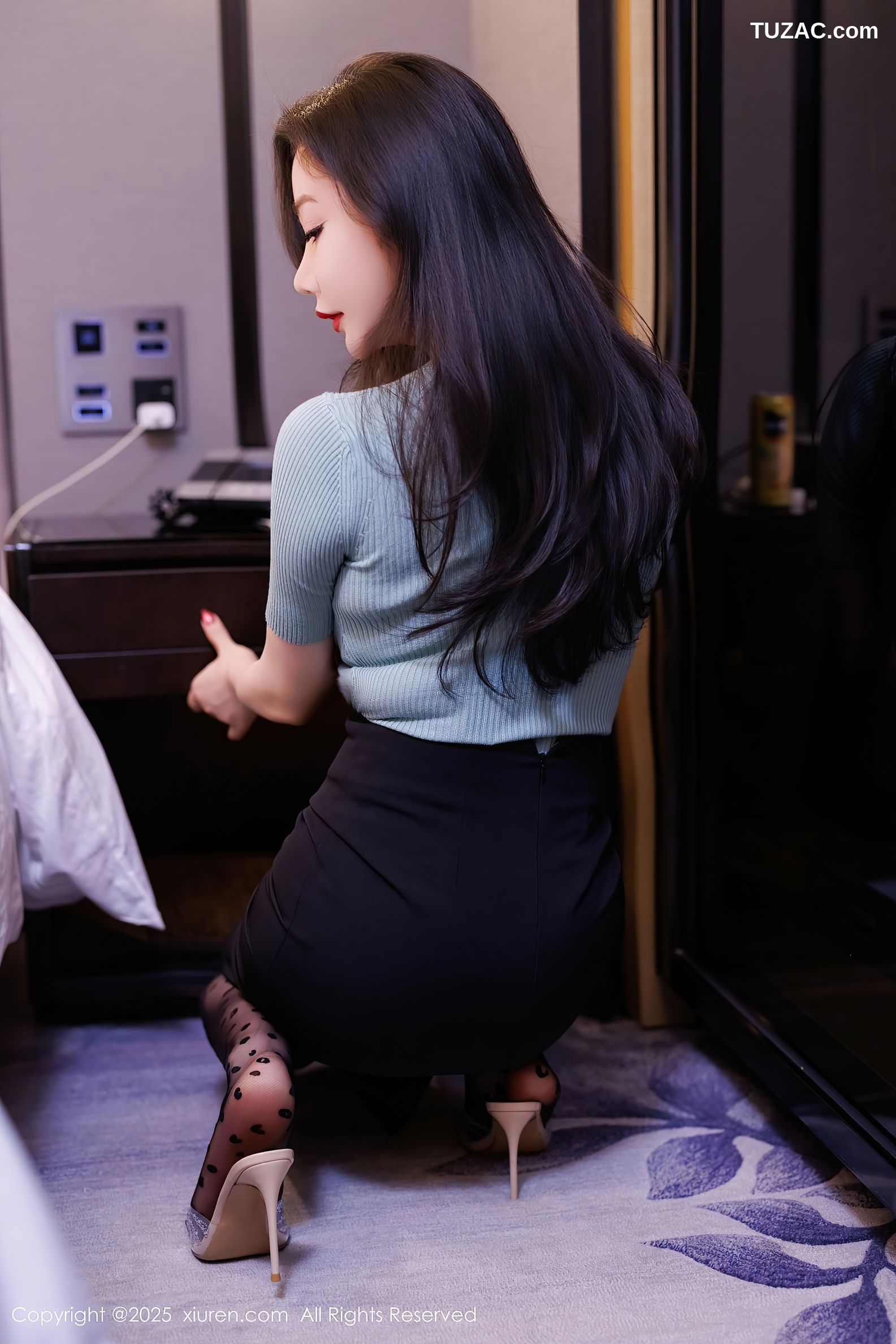 XiuRen秀人网-10060-心妍小公主-淡蓝针织T黑短裙黑丝爆乳熟女诱惑-2025.03.24