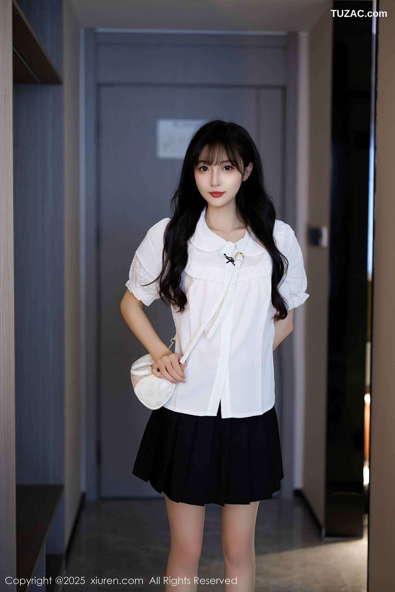 XiuRen秀人网-10067-樱桃小犊子-白衫黑裙女生白丝丁字裤-2025.03.25