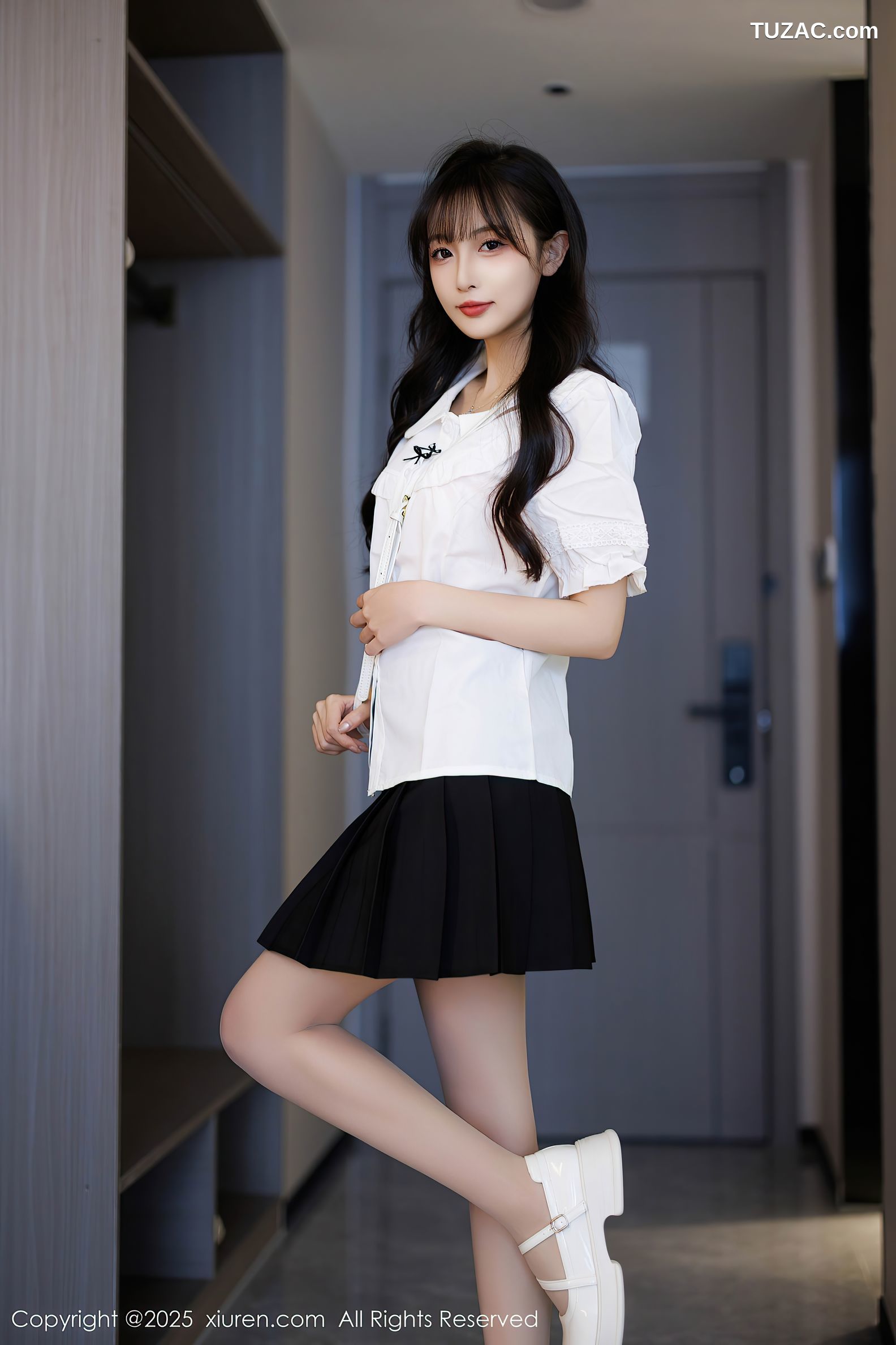 XiuRen秀人网-10067-樱桃小犊子-白衫黑裙女生白丝丁字裤-2025.03.25